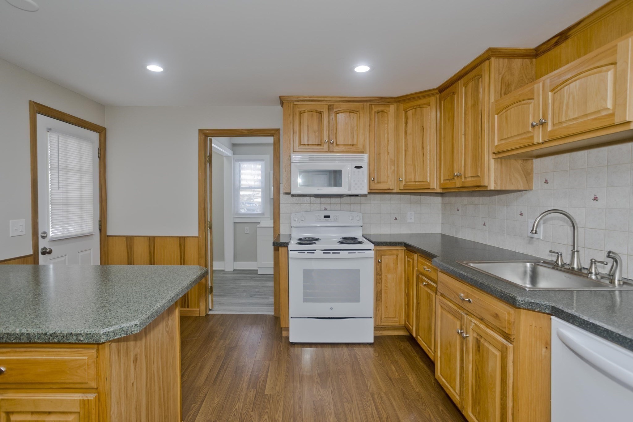 28 Miller St, Ludlow, MA 01056 - Image 6