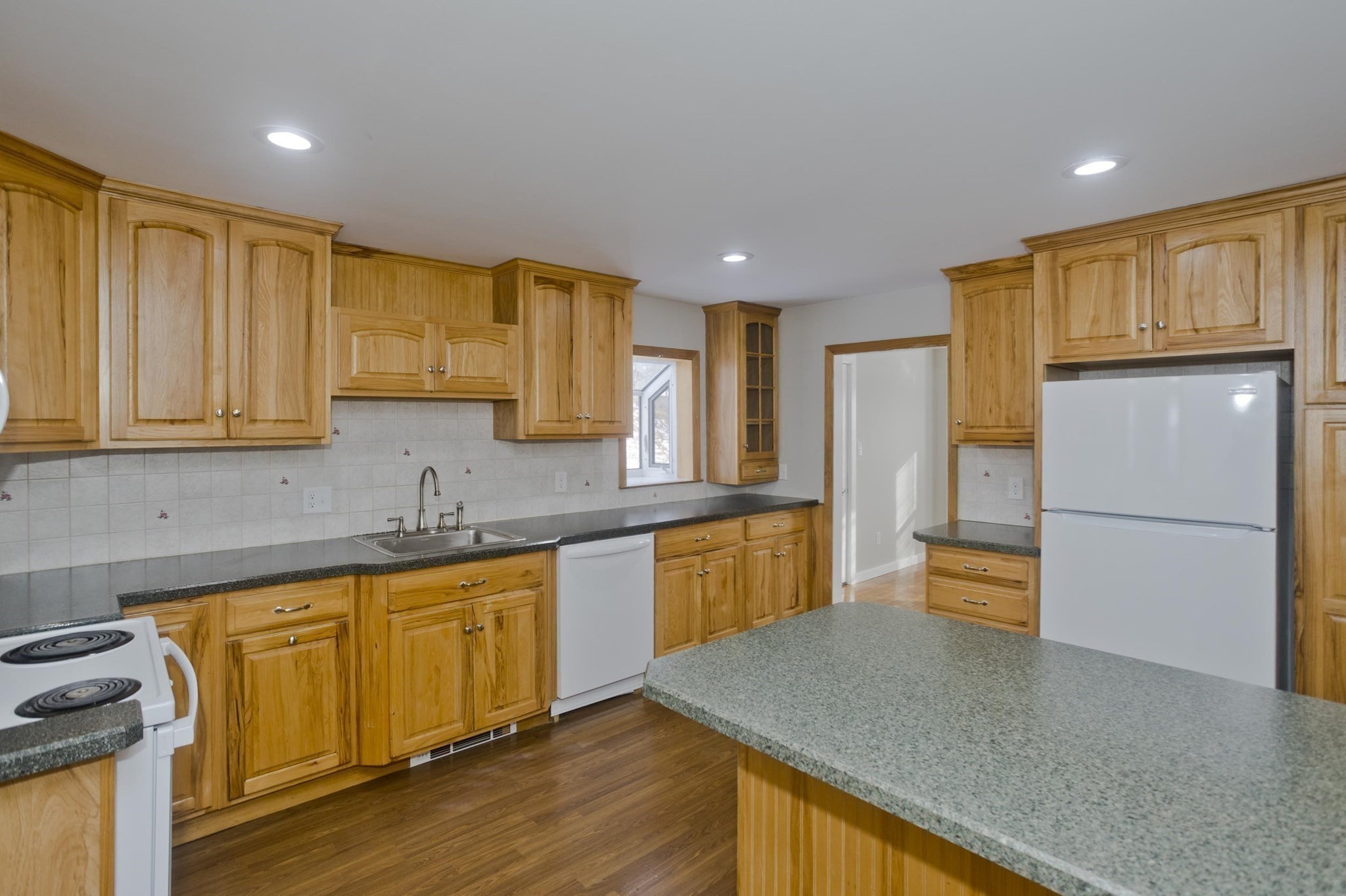 28 Miller St, Ludlow, MA 01056 - Image 7