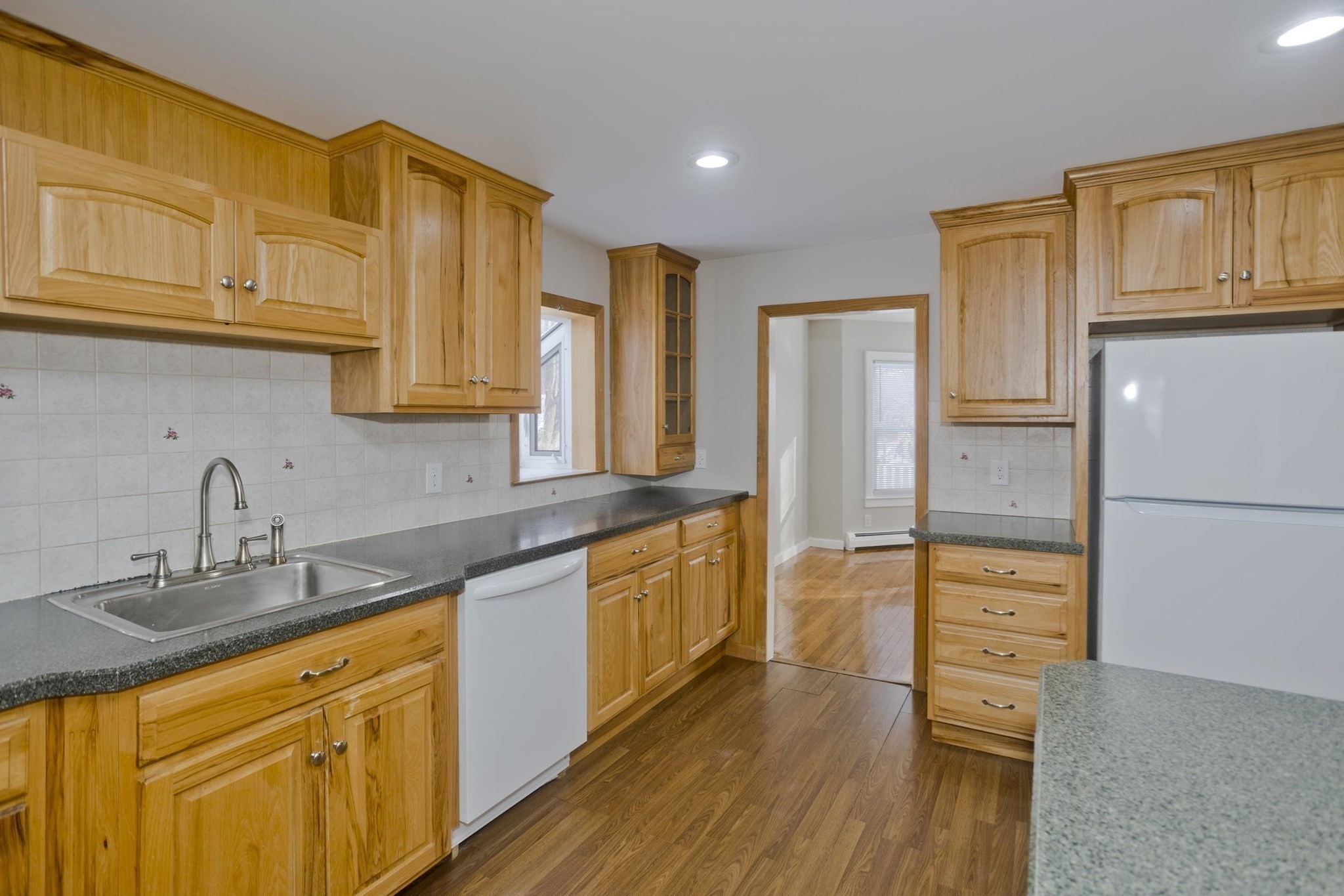28 Miller St, Ludlow, MA 01056 - Image 8