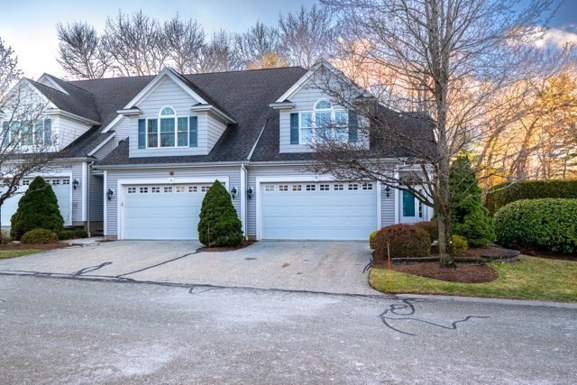 15 Peachey Cir Unit 204, Middleton, MA 01949