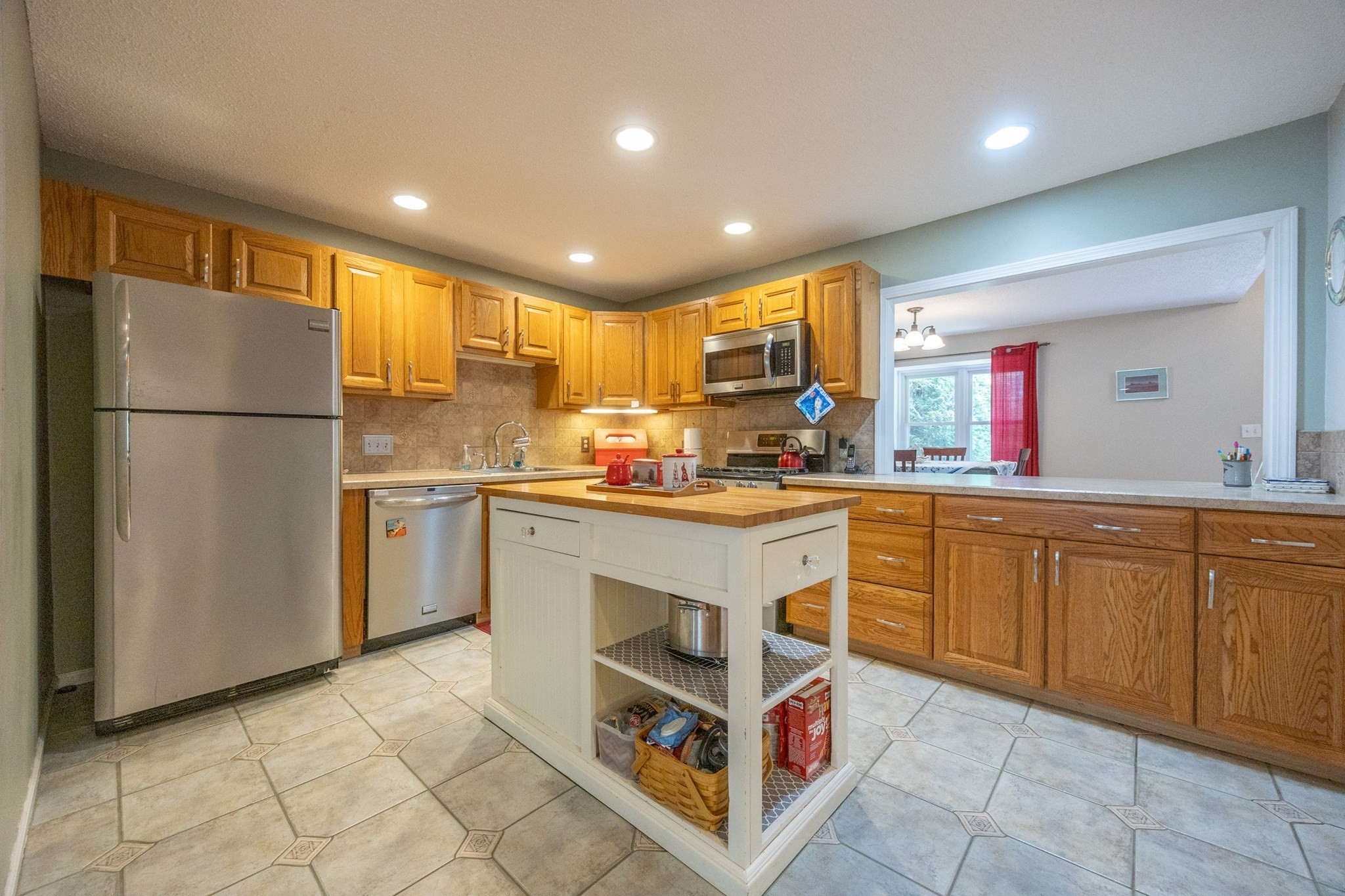 8 Country Club Lane Unit B, Milford, MA 01757