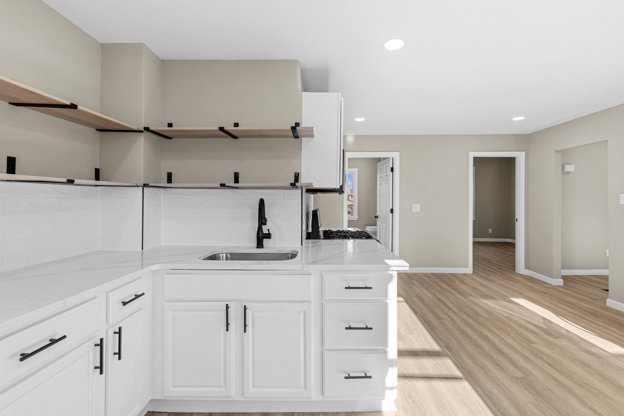 73 Gifford Ave, Dartmouth, MA 02747 - Image 7