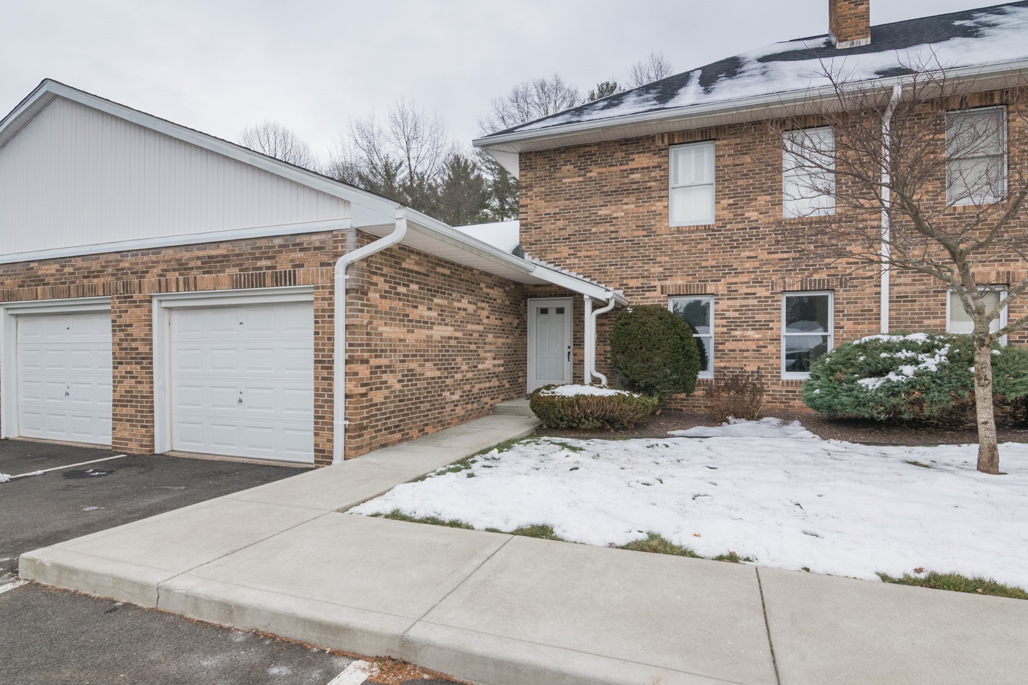 13 Castle Hills Rd Unit B, Agawam, MA 01001 - Image 1