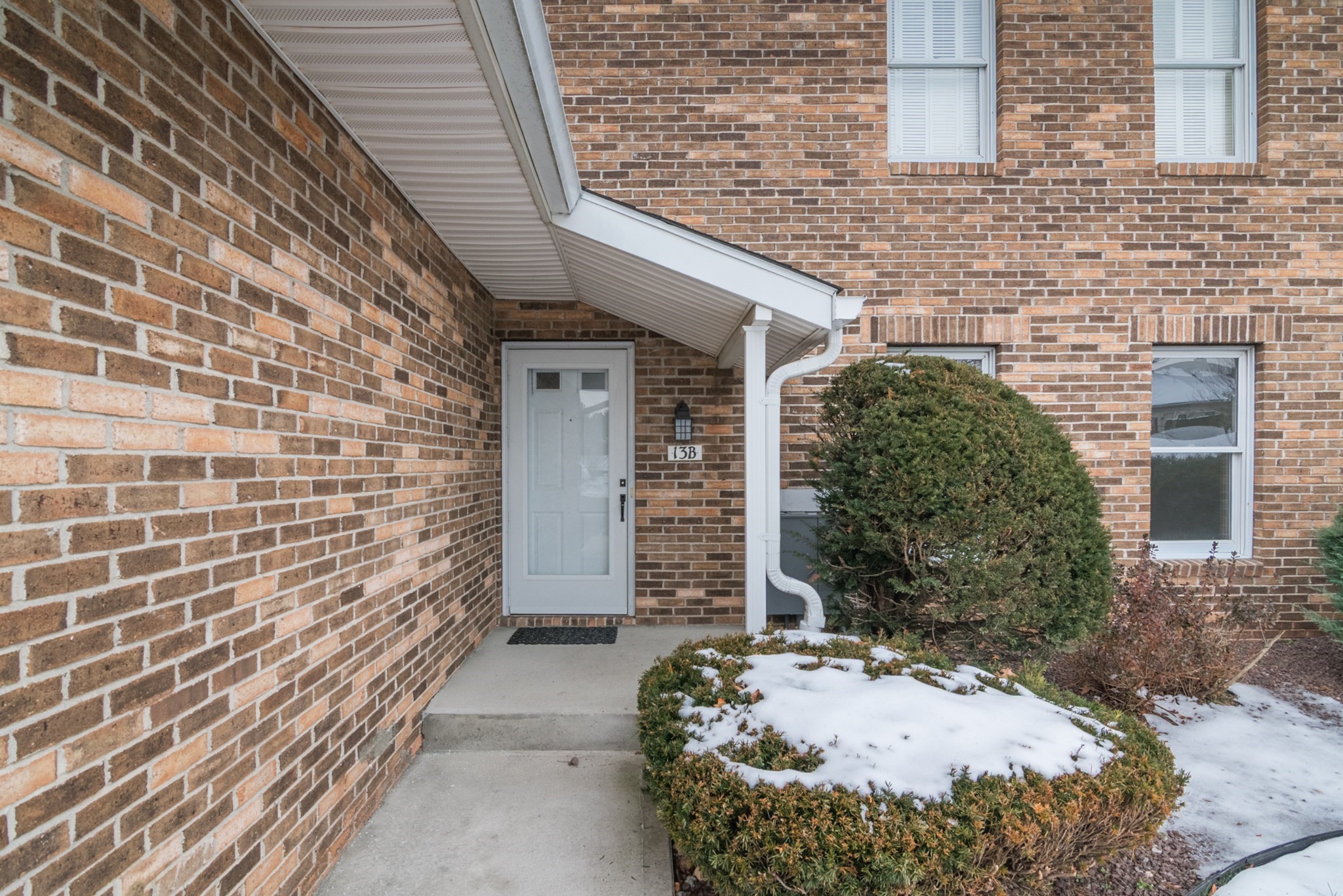 13 Castle Hills Rd Unit B, Agawam, MA 01001 - Image 2