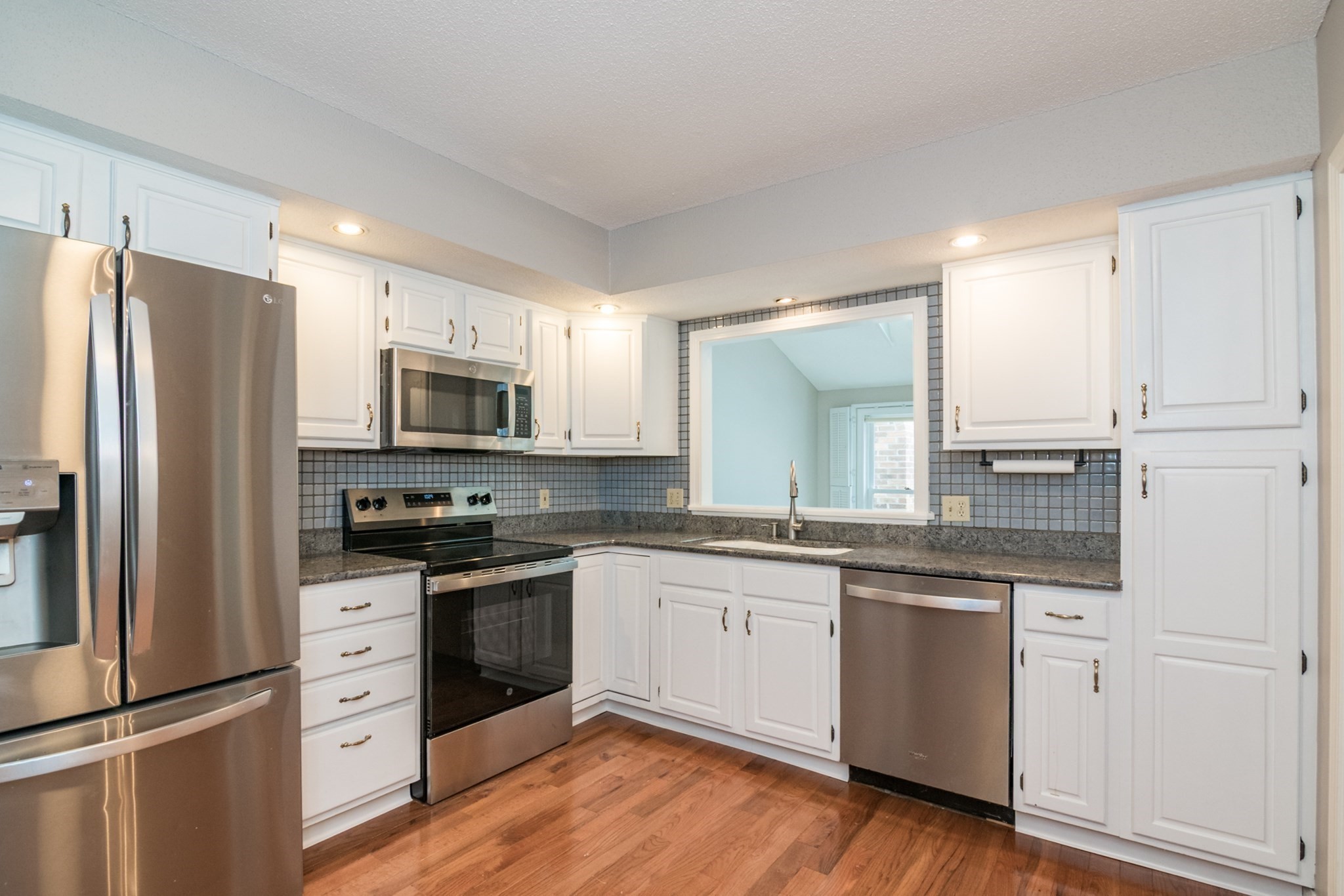 13 Castle Hills Rd Unit B, Agawam, MA 01001 - Image 14