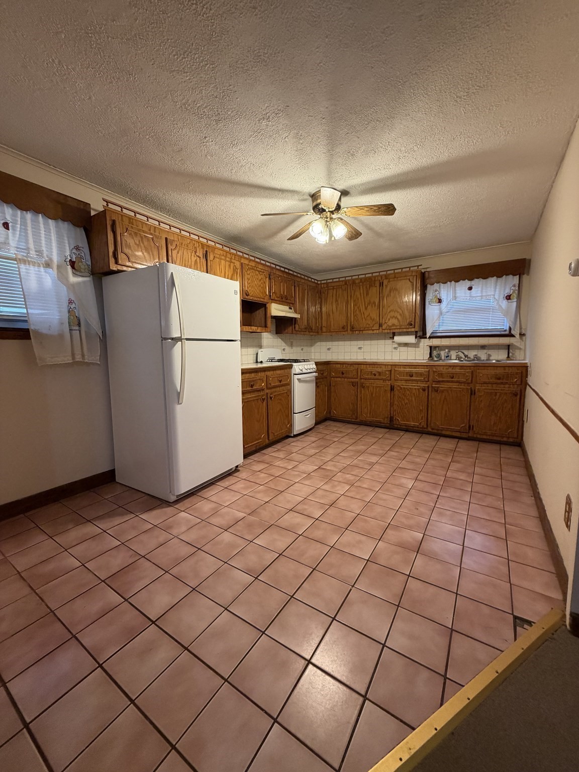 68 Cross St, Fall River, MA 02723 - Image 2