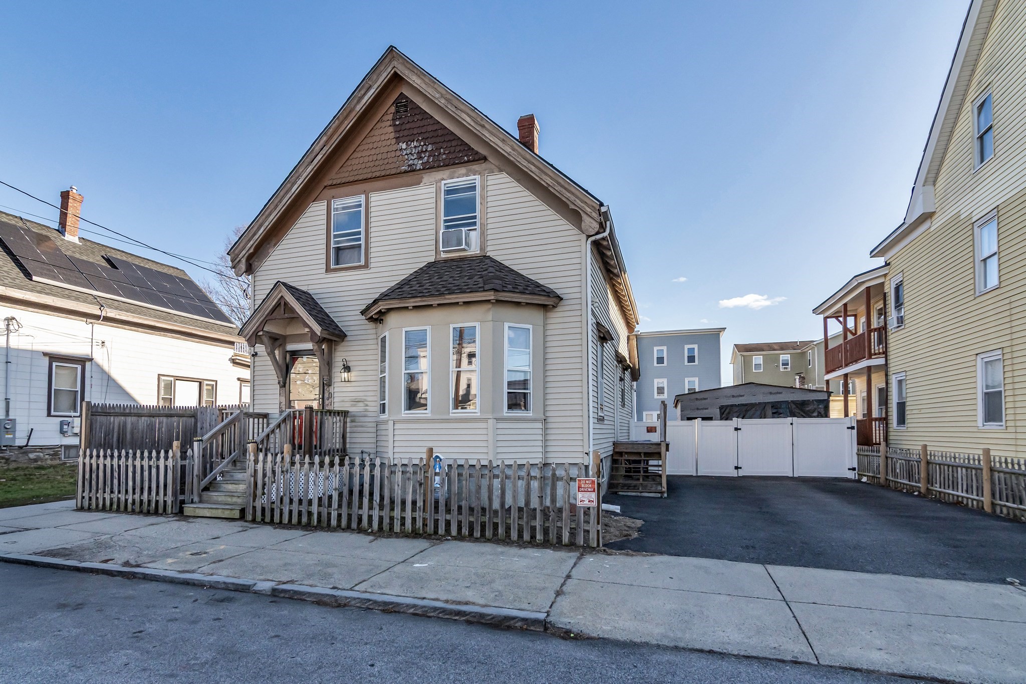 40 Chester St, Lawrence, MA 01843