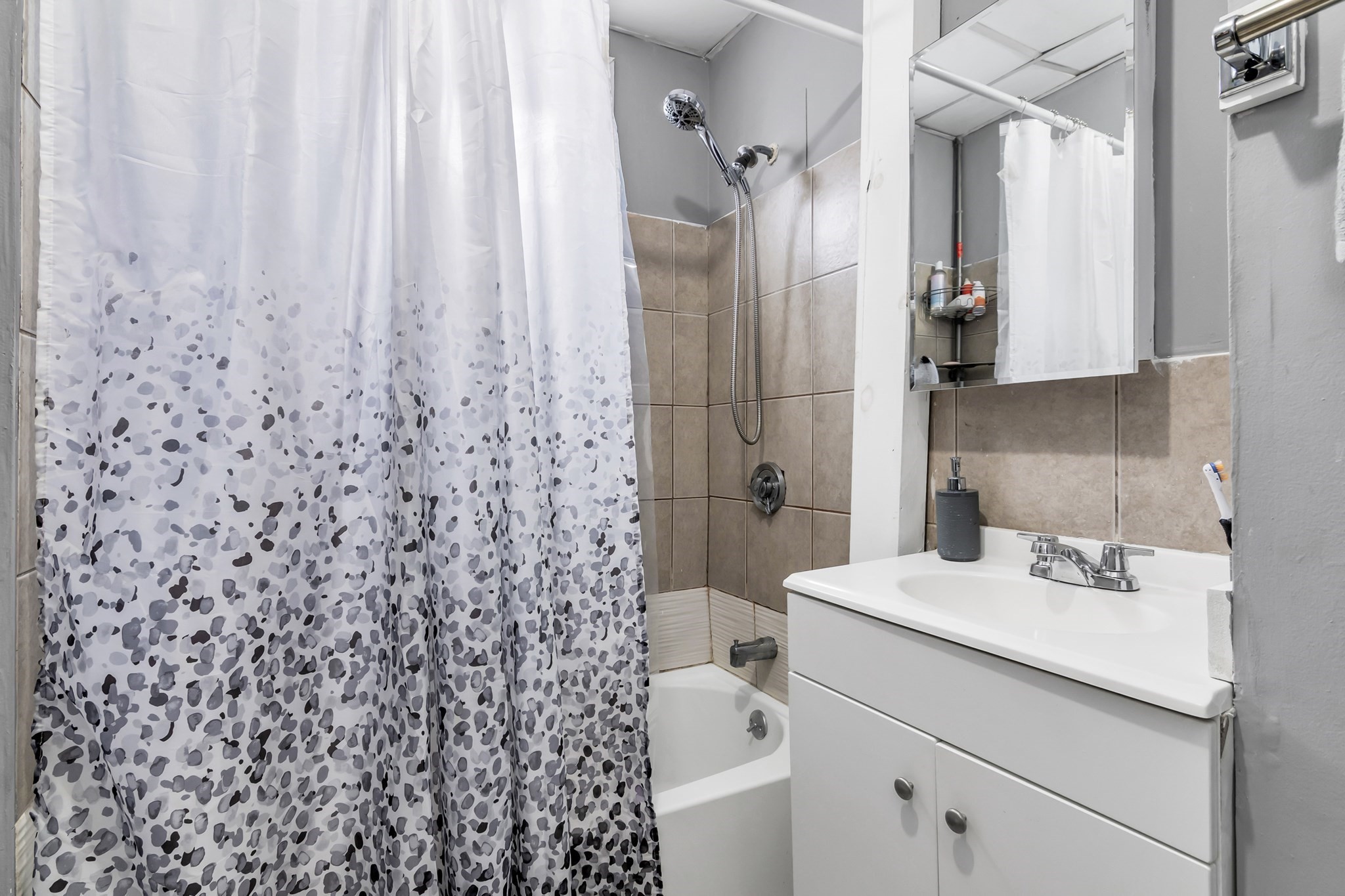 19 Oregon Ave, Lawrence, MA 01841 - Image 11