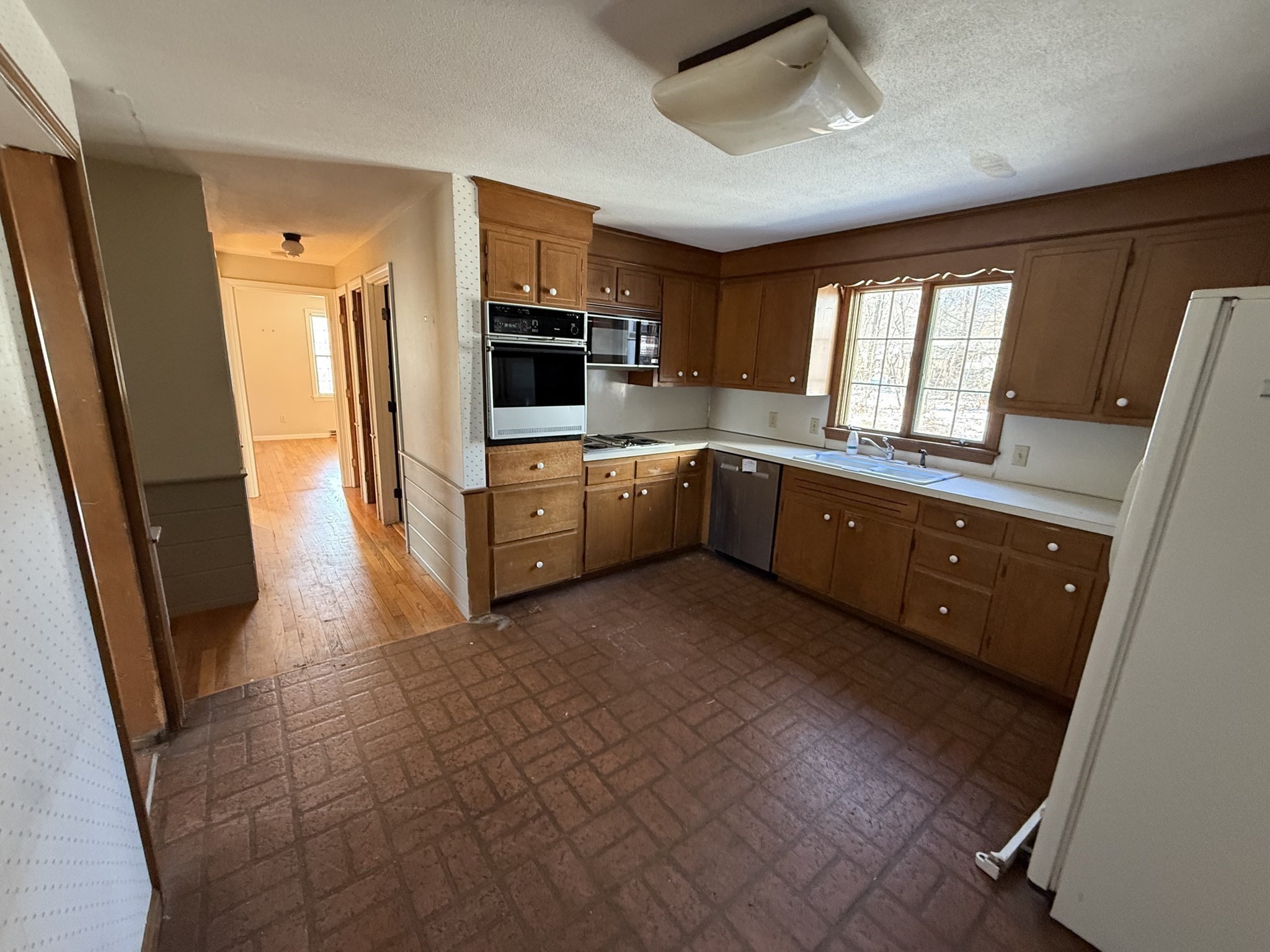 54 Rogers Rd, East Longmeadow, MA 01028 - Image 10