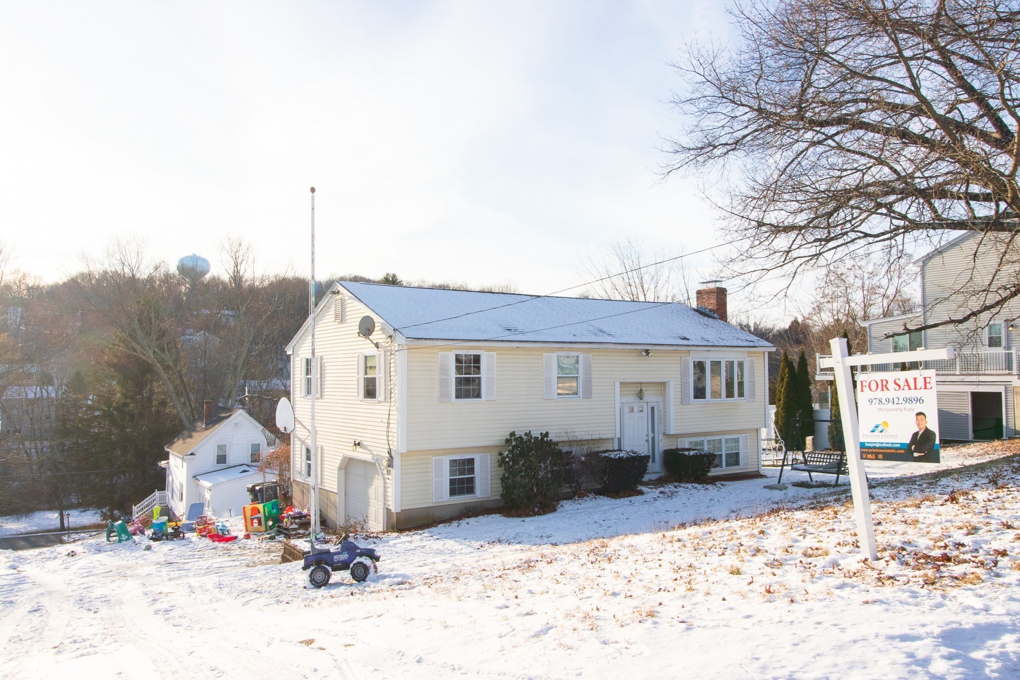 120 Amesbury St, Dracut, MA 01826