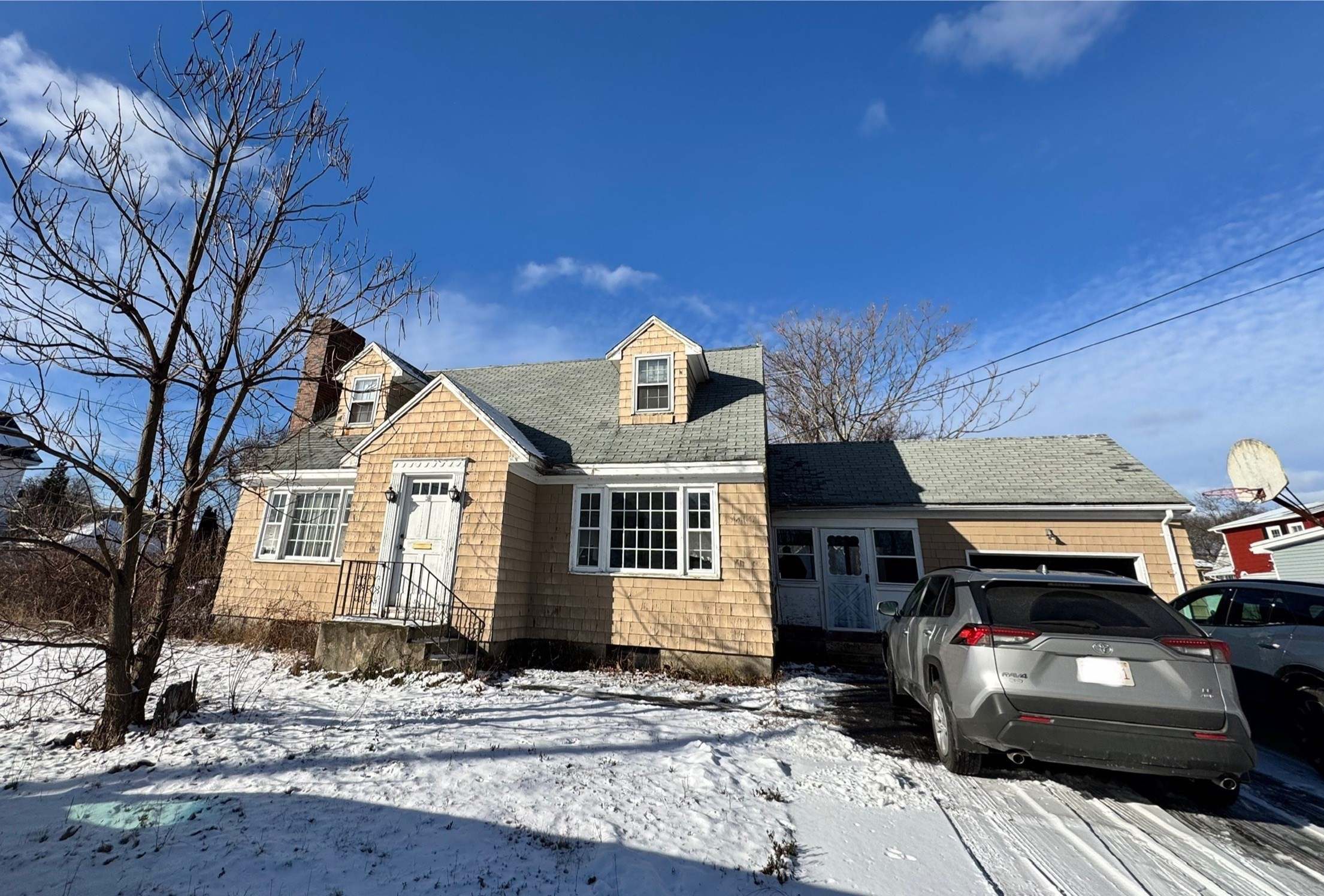 39 McKinley Ave, Lowell, MA 01851