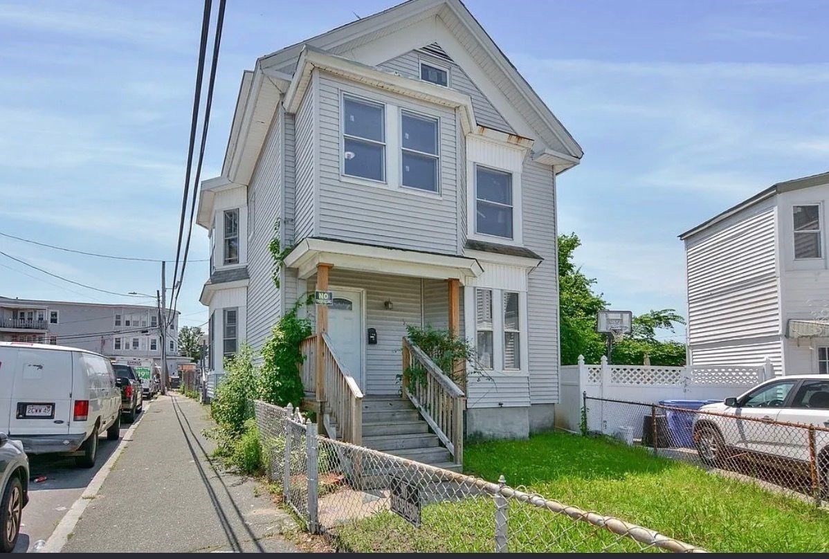 10 Holly St, Lawrence, MA 01841