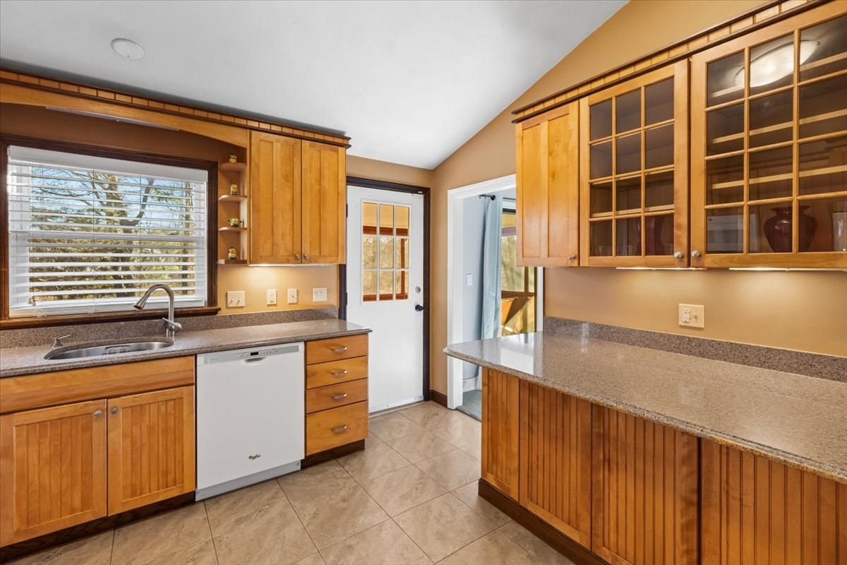 111 Indian Head Rd, Framingham, MA 01701 - Image 13