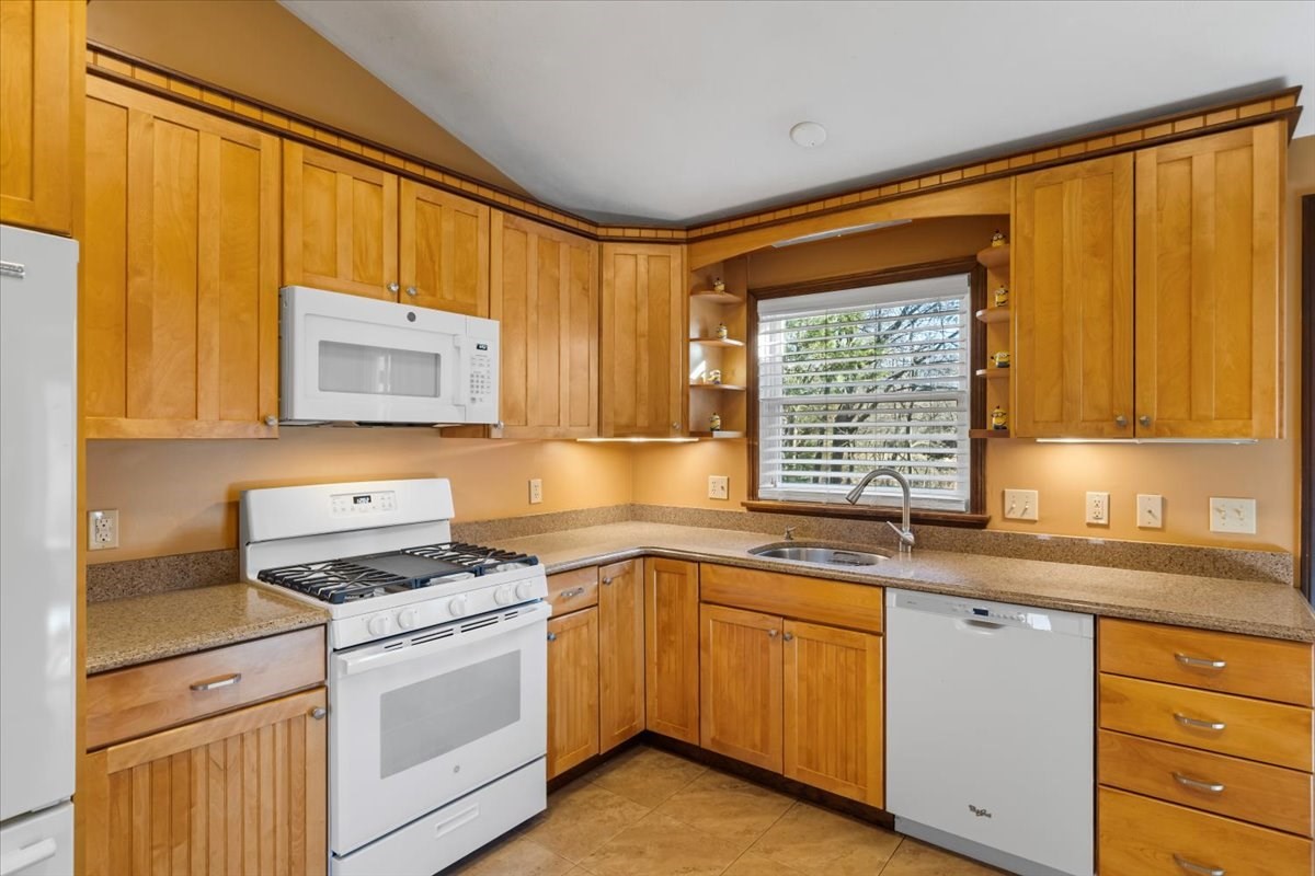 111 Indian Head Rd, Framingham, MA 01701 - Image 9