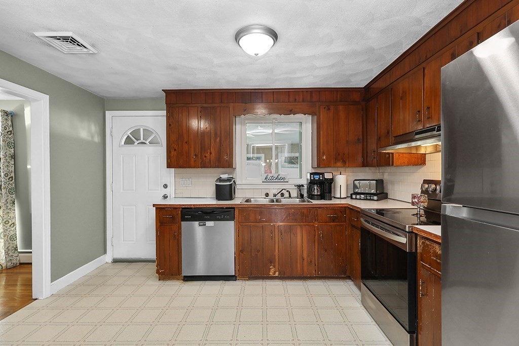 8 Bandy Ln, Milford, MA 01757 - Image 14