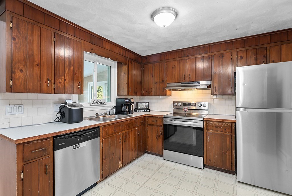 8 Bandy Ln, Milford, MA 01757 - Image 15