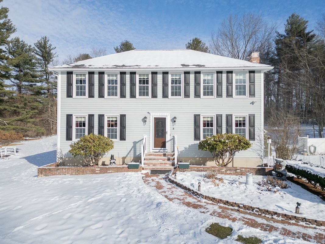 3 Joyce Dr, Tyngsborough, MA 01879