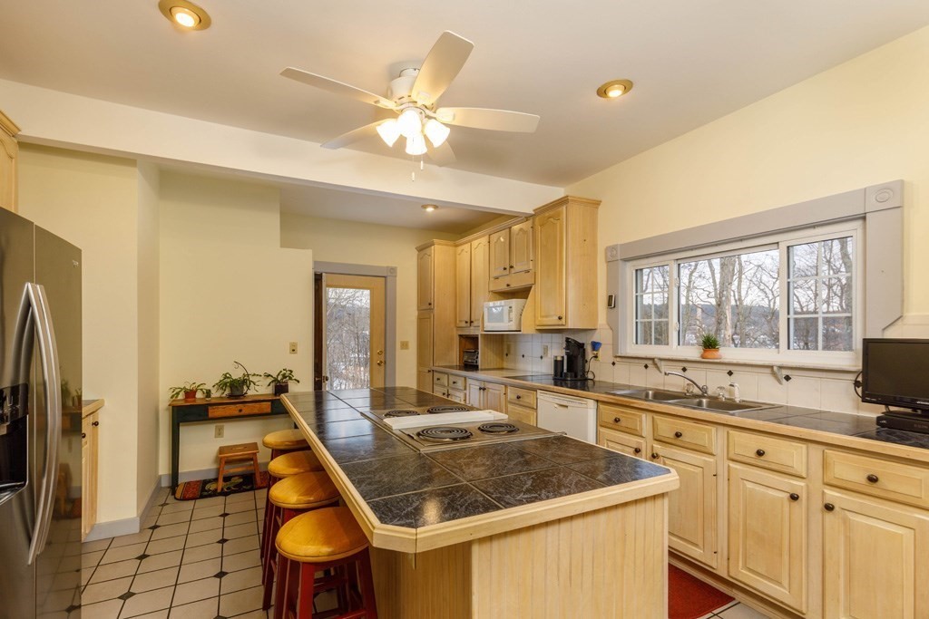 225 Wallingford Avenue, Athol, MA 01331 - Image 2