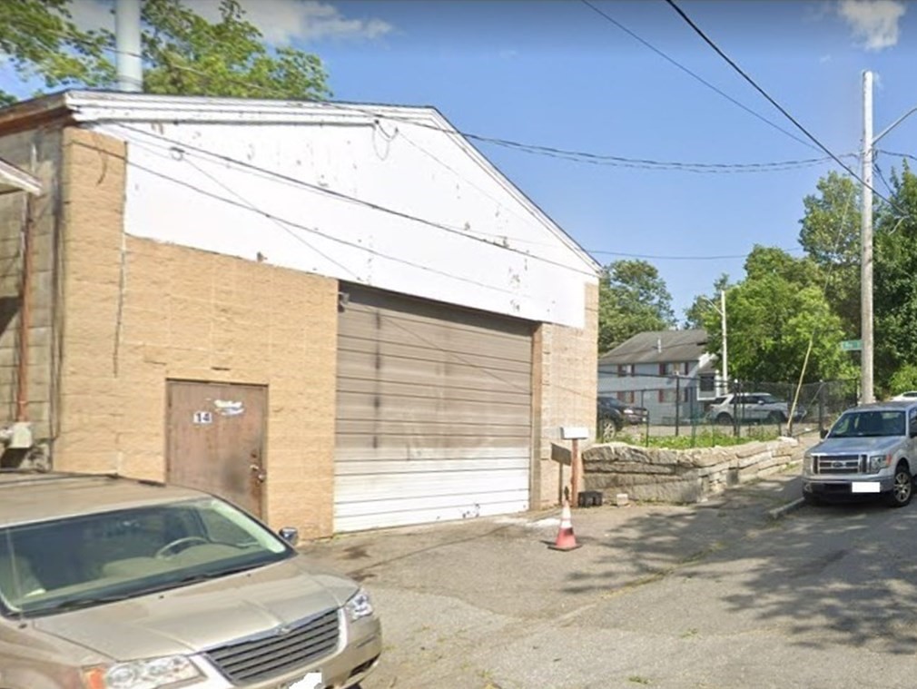 14 Carlton St, Lowell, MA 01851