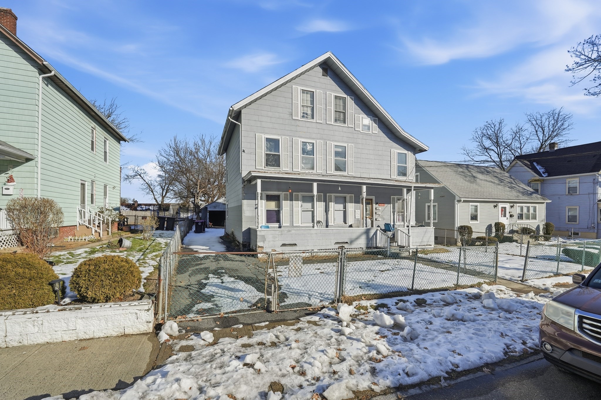 26 Vernon St, Holyoke, MA 01040