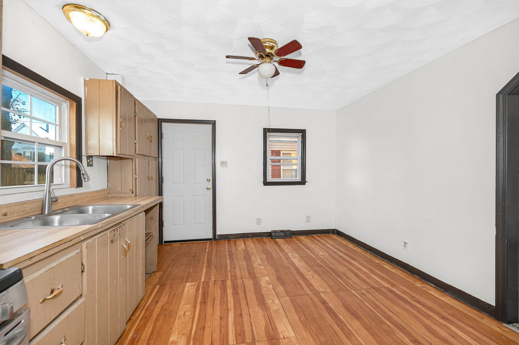 73 W 4th St, Lowell, MA 01850 - Image 15