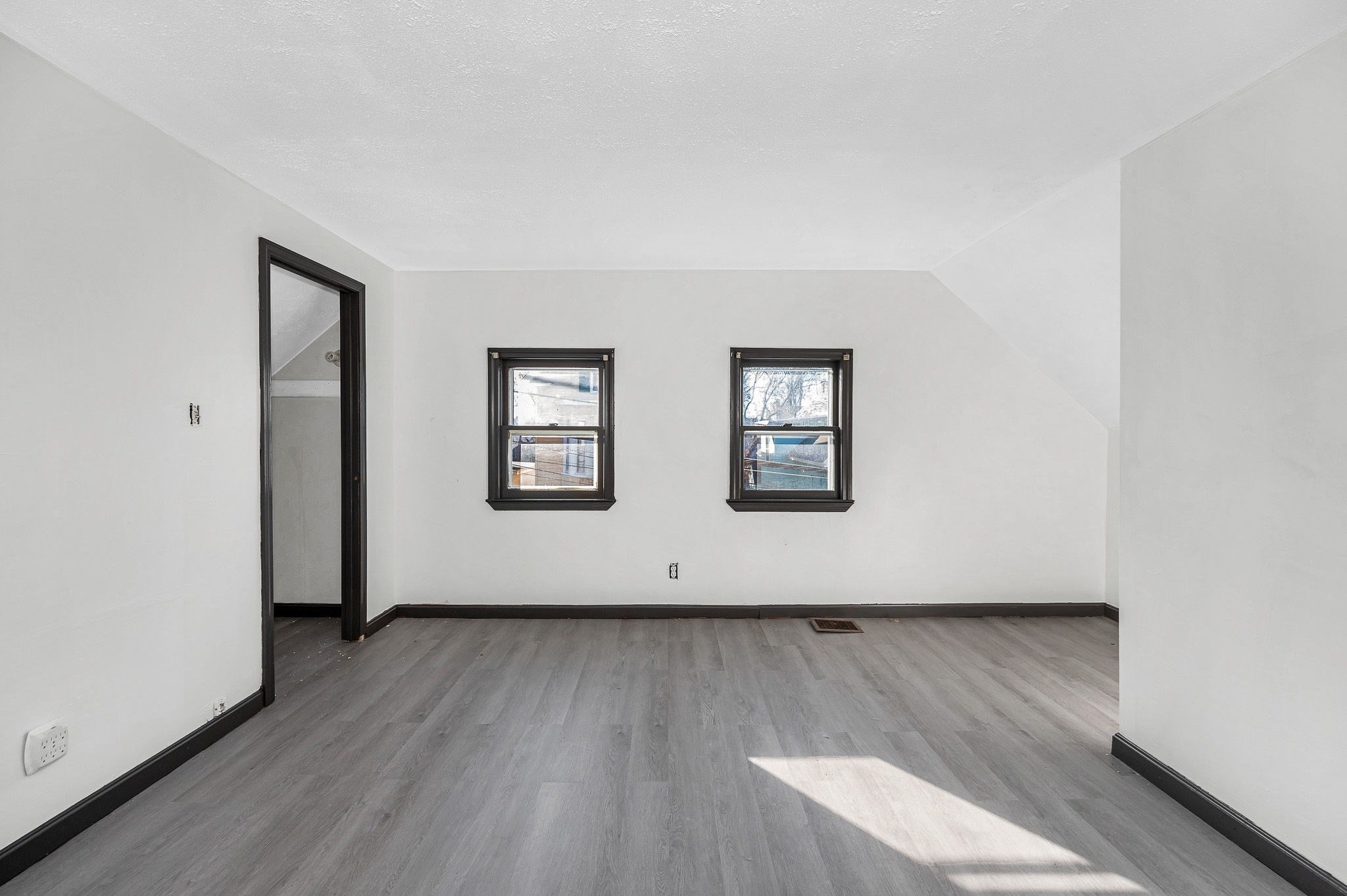 73 W 4th St, Lowell, MA 01850 - Image 17