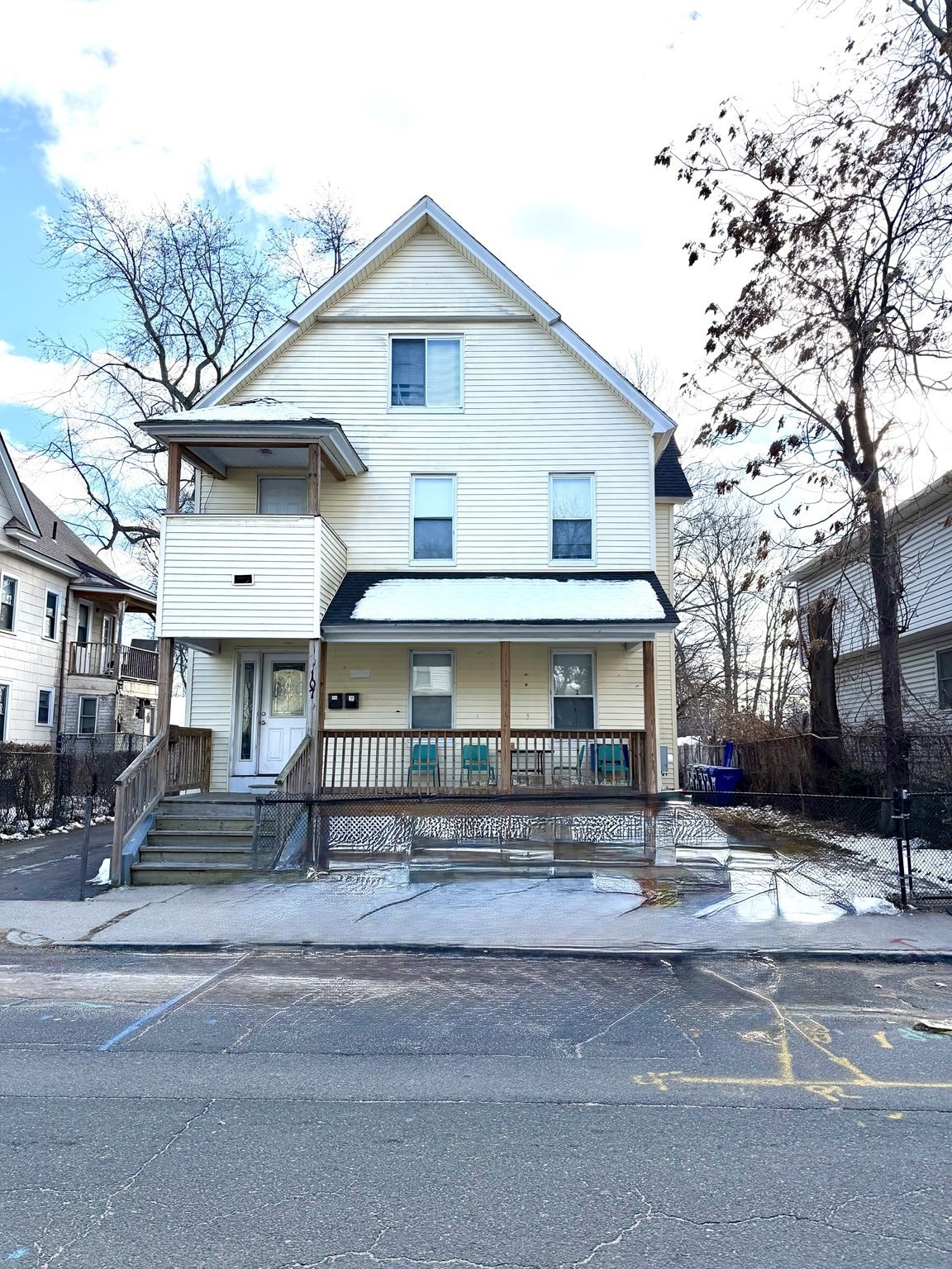 107 Tyler St, Springfield, MA 01109