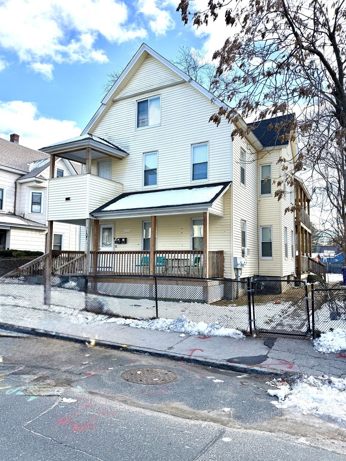 107 Tyler St, Springfield, MA 01109 - Image 2
