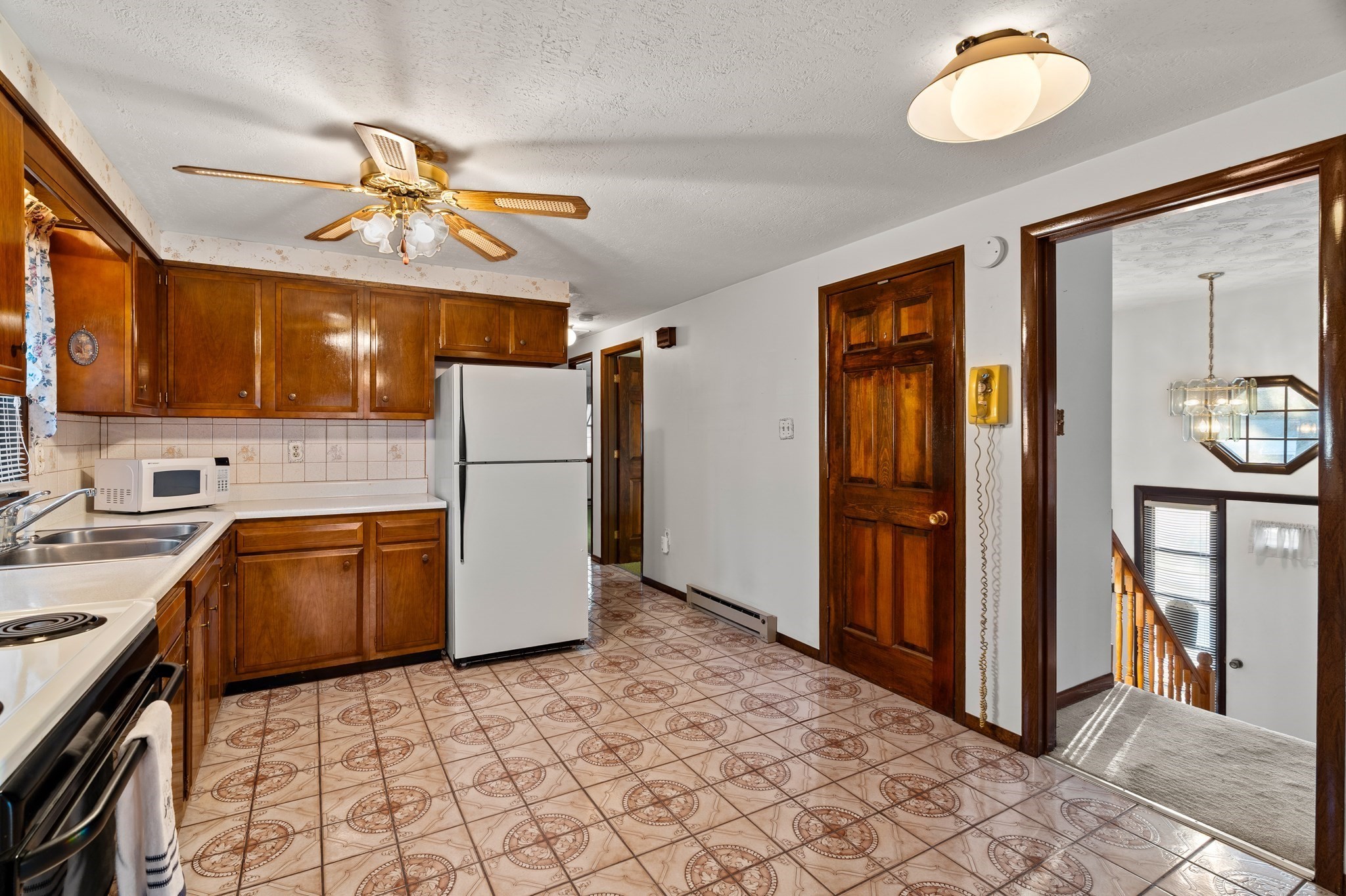 22 Westchester Dr, Lawrence, MA 01843 - Image 3