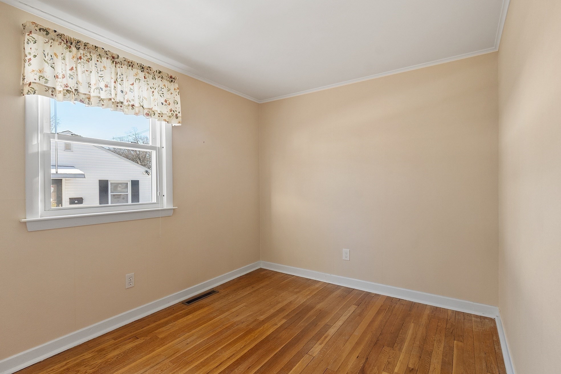 202 Florence St, Leominster, MA 01453 - Image 11