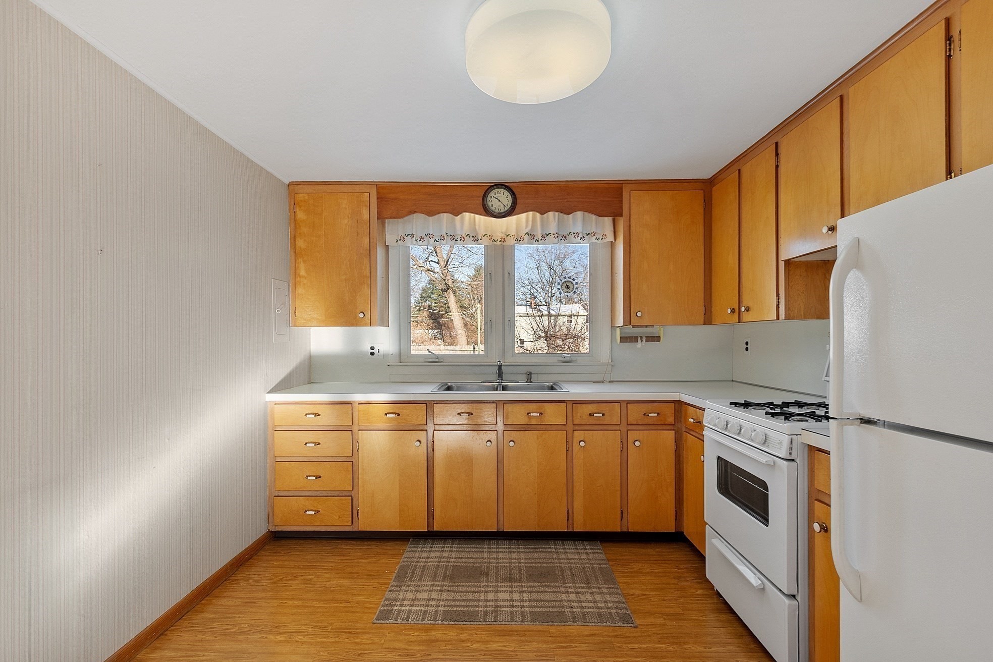 202 Florence St, Leominster, MA 01453 - Image 16