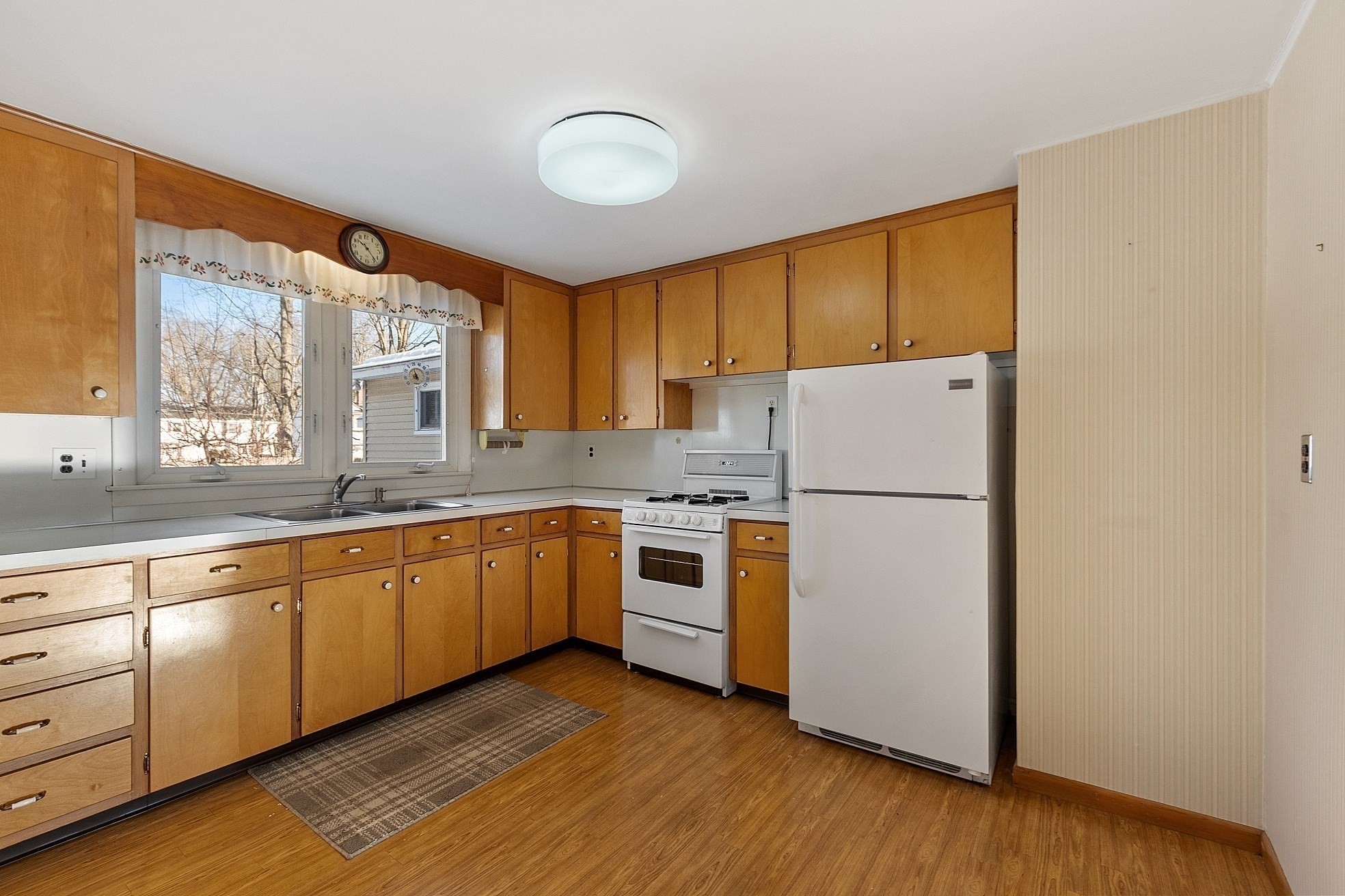 202 Florence St, Leominster, MA 01453 - Image 18