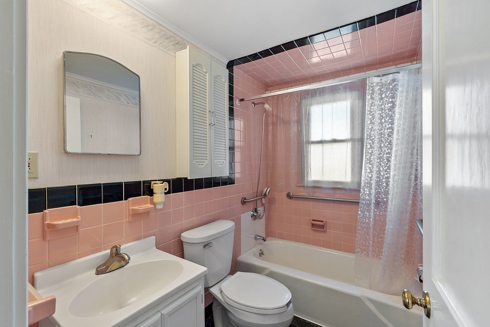 202 Florence St, Leominster, MA 01453 - Image 27