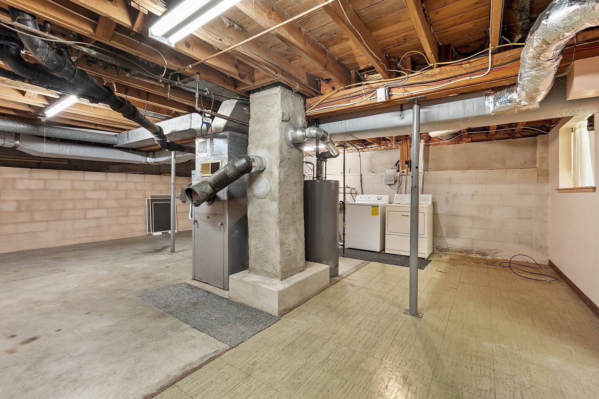 202 Florence St, Leominster, MA 01453 - Image 31