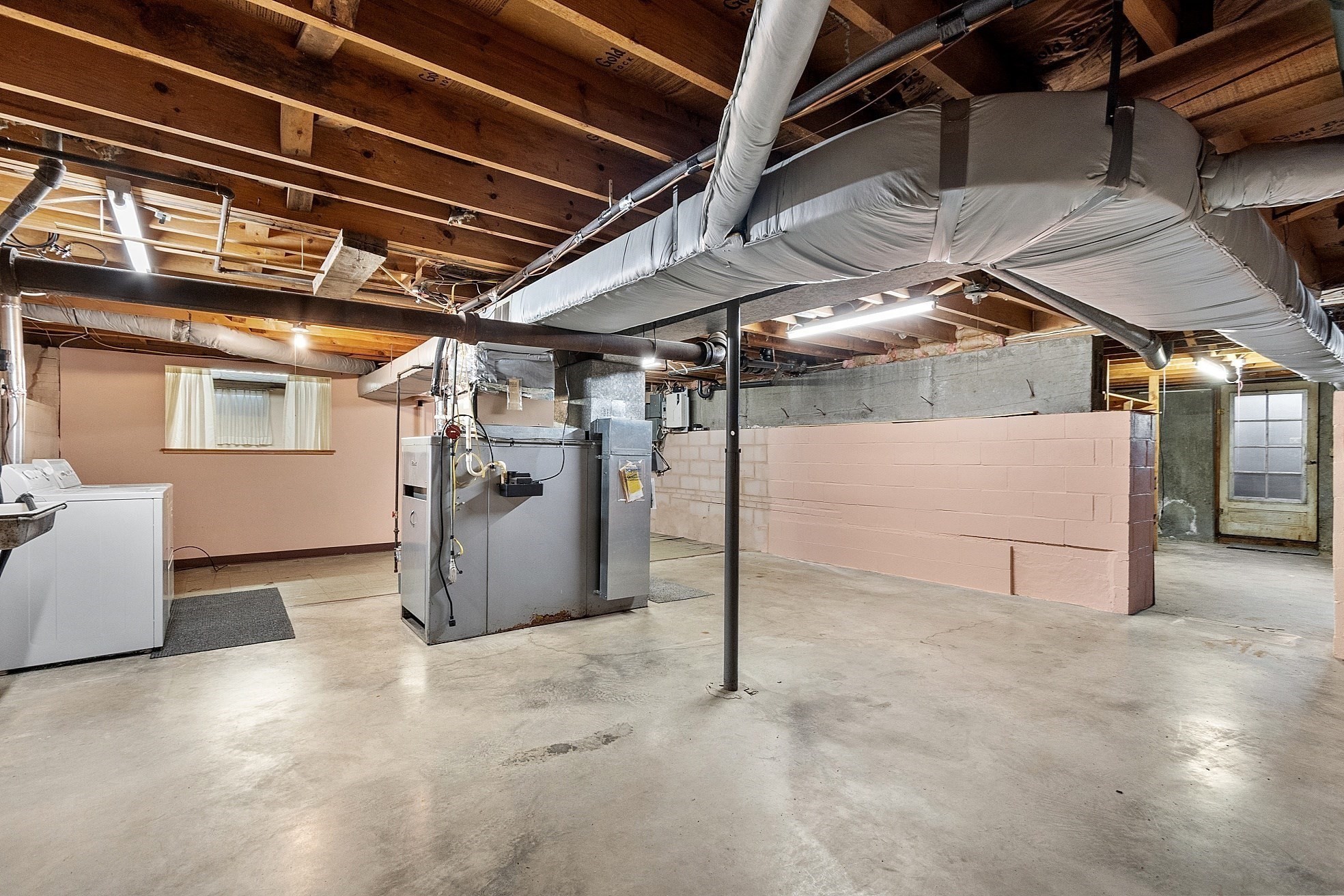 202 Florence St, Leominster, MA 01453 - Image 33