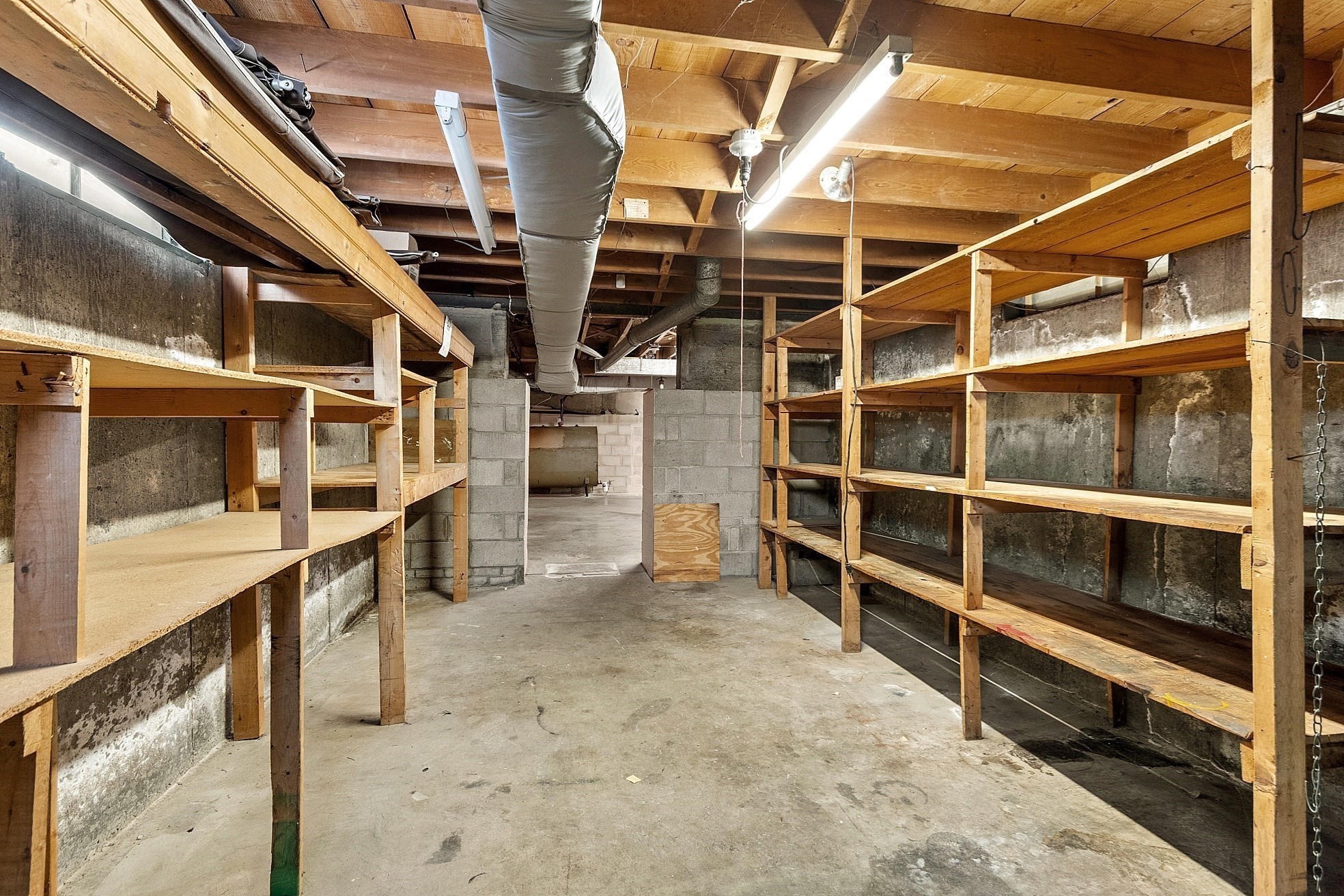 202 Florence St, Leominster, MA 01453 - Image 35