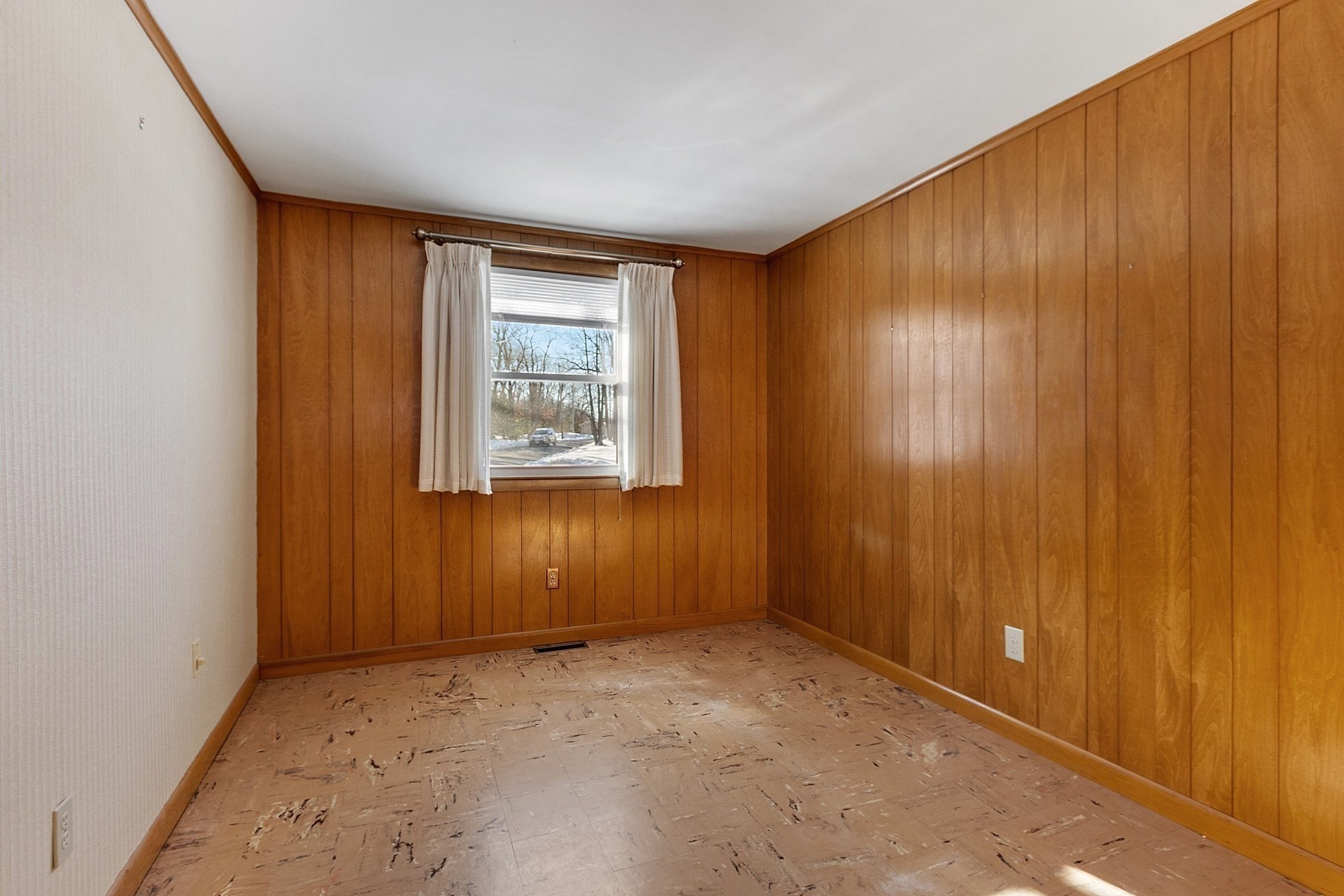 202 Florence St, Leominster, MA 01453 - Image 9