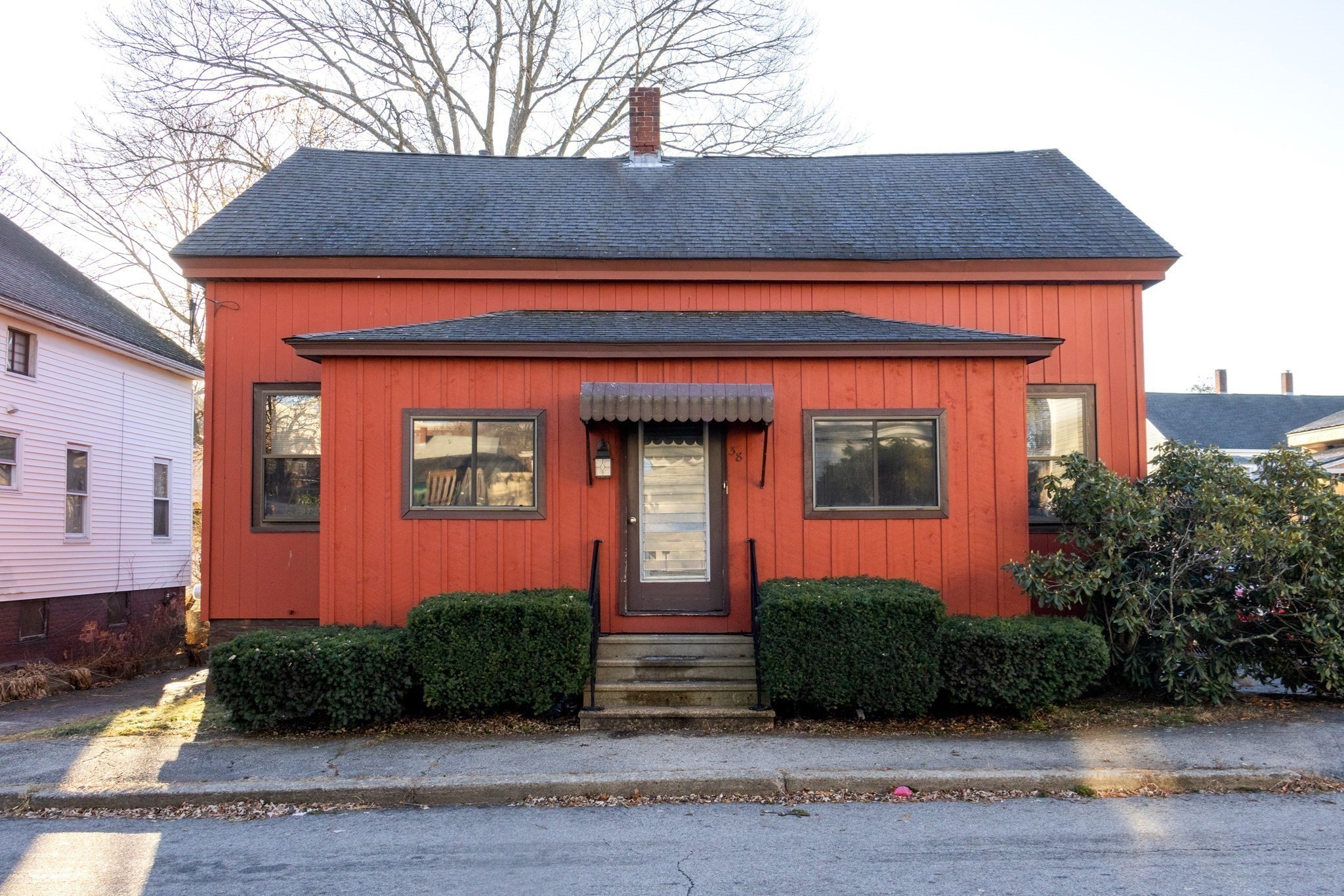 38 Park St, Webster, MA 01570