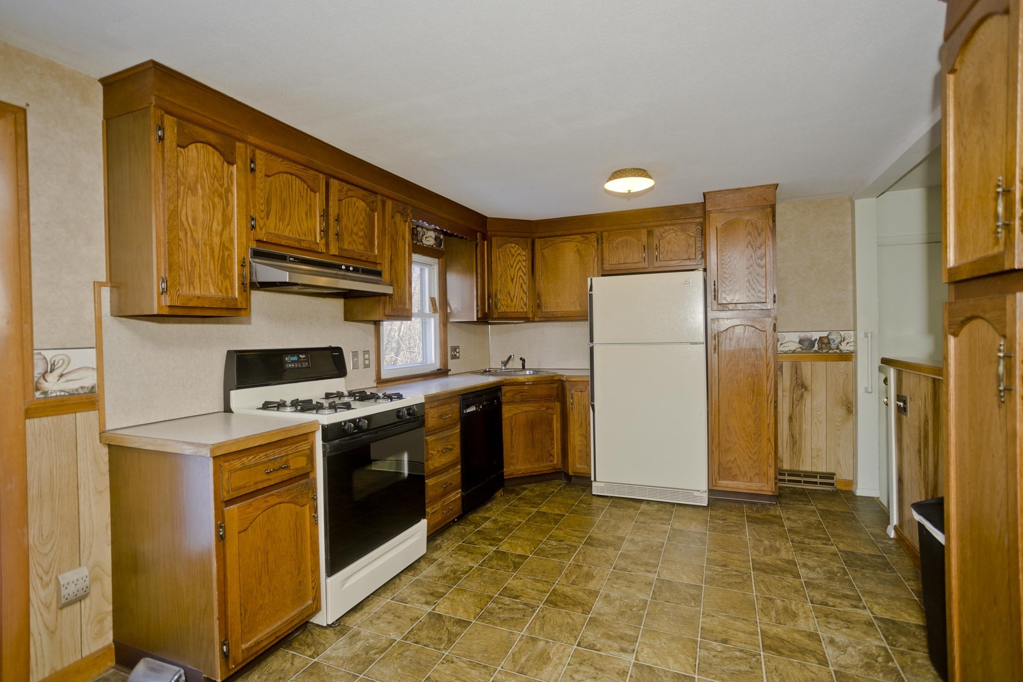 180 Fletcher Circle, Chicopee, MA 01020 - Image 11