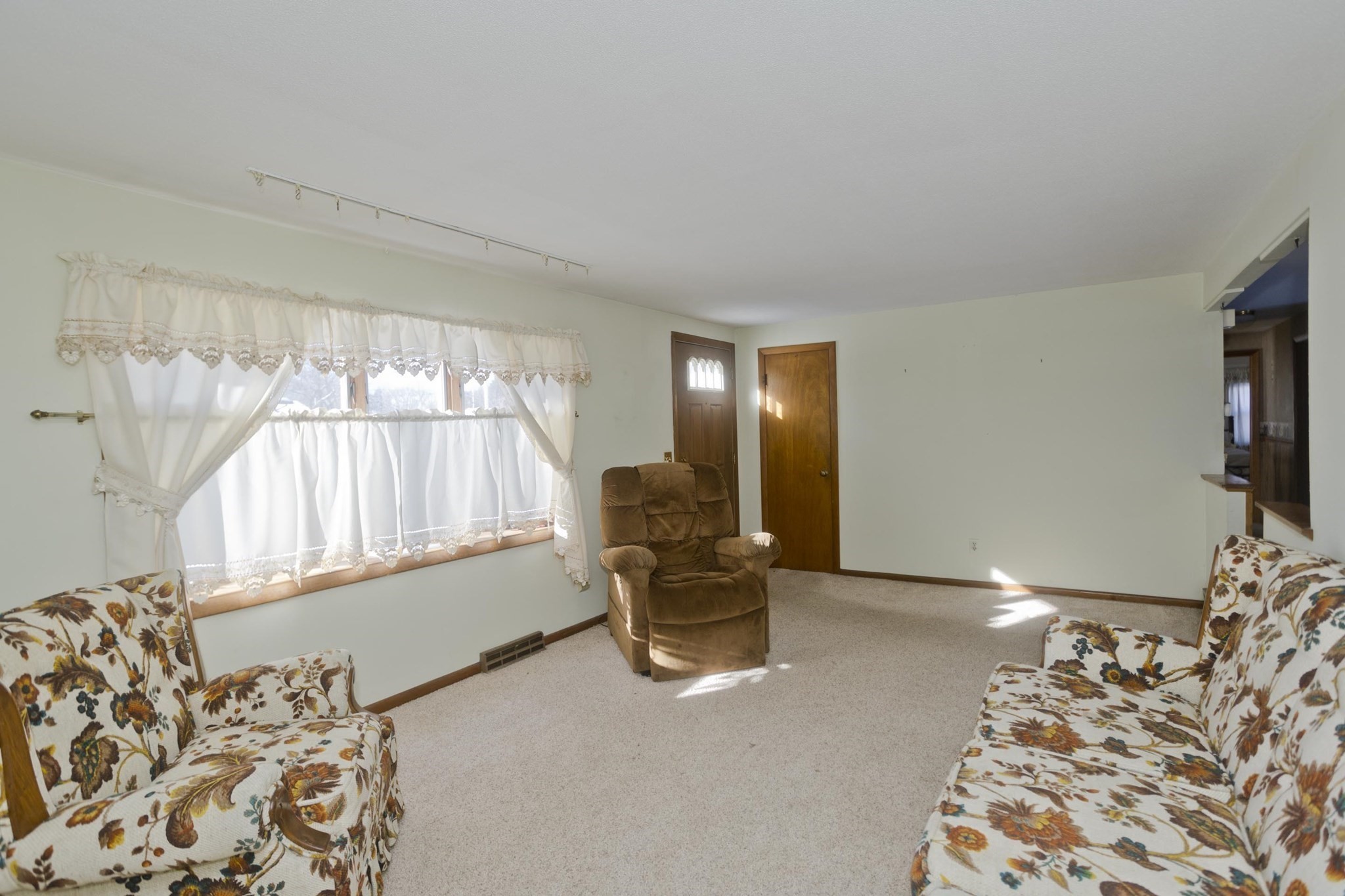 180 Fletcher Circle, Chicopee, MA 01020 - Image 3
