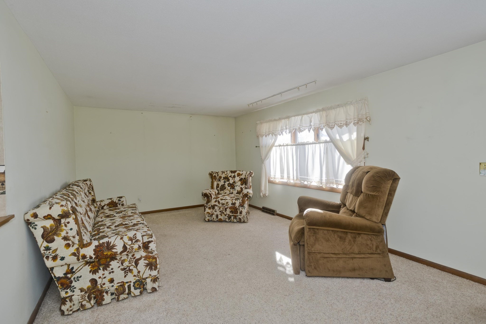 180 Fletcher Circle, Chicopee, MA 01020 - Image 4