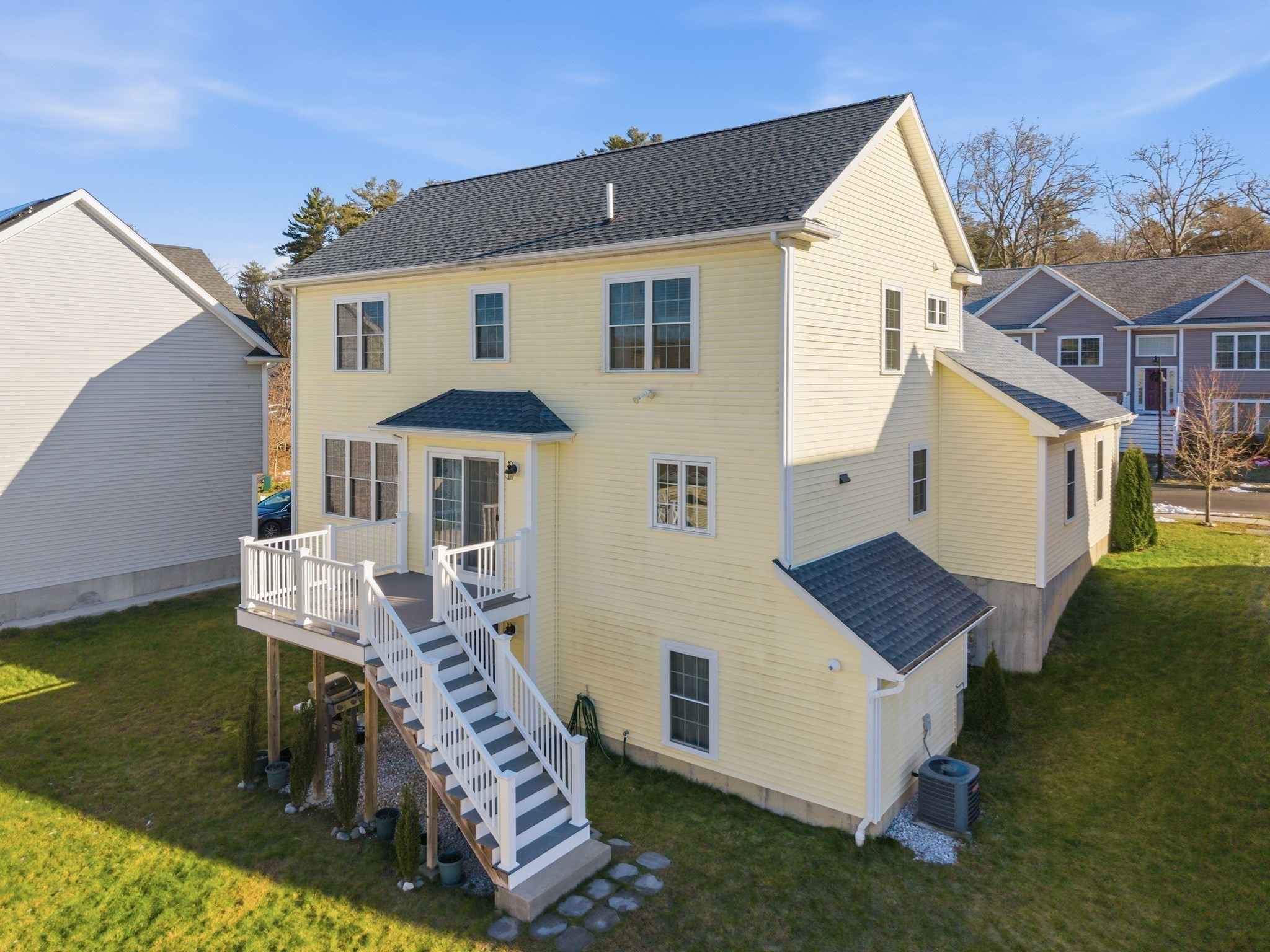 17 Carousel Ter, Dartmouth, MA 02747