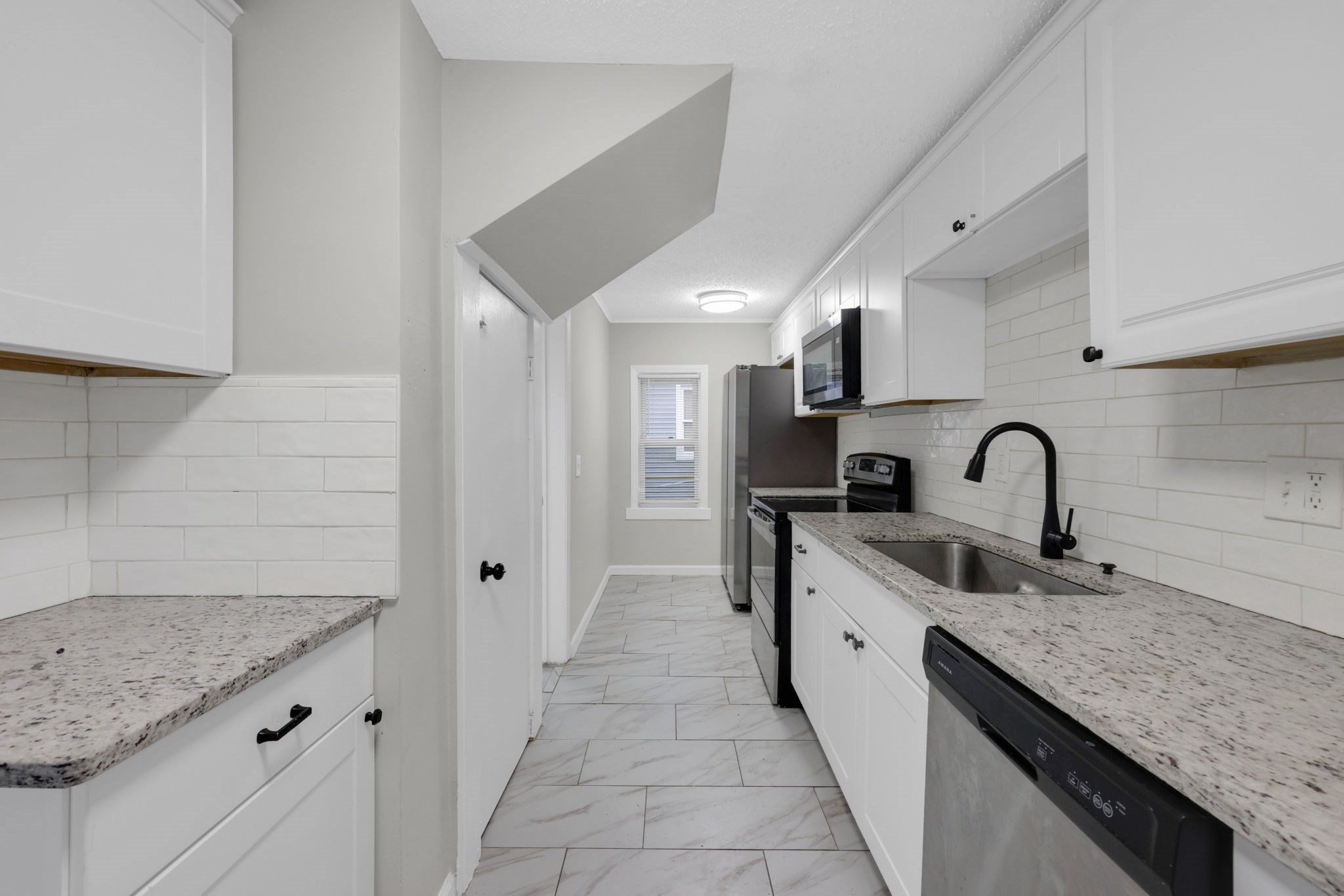 36 Emily St, Springfield, MA 01109 - Image 5