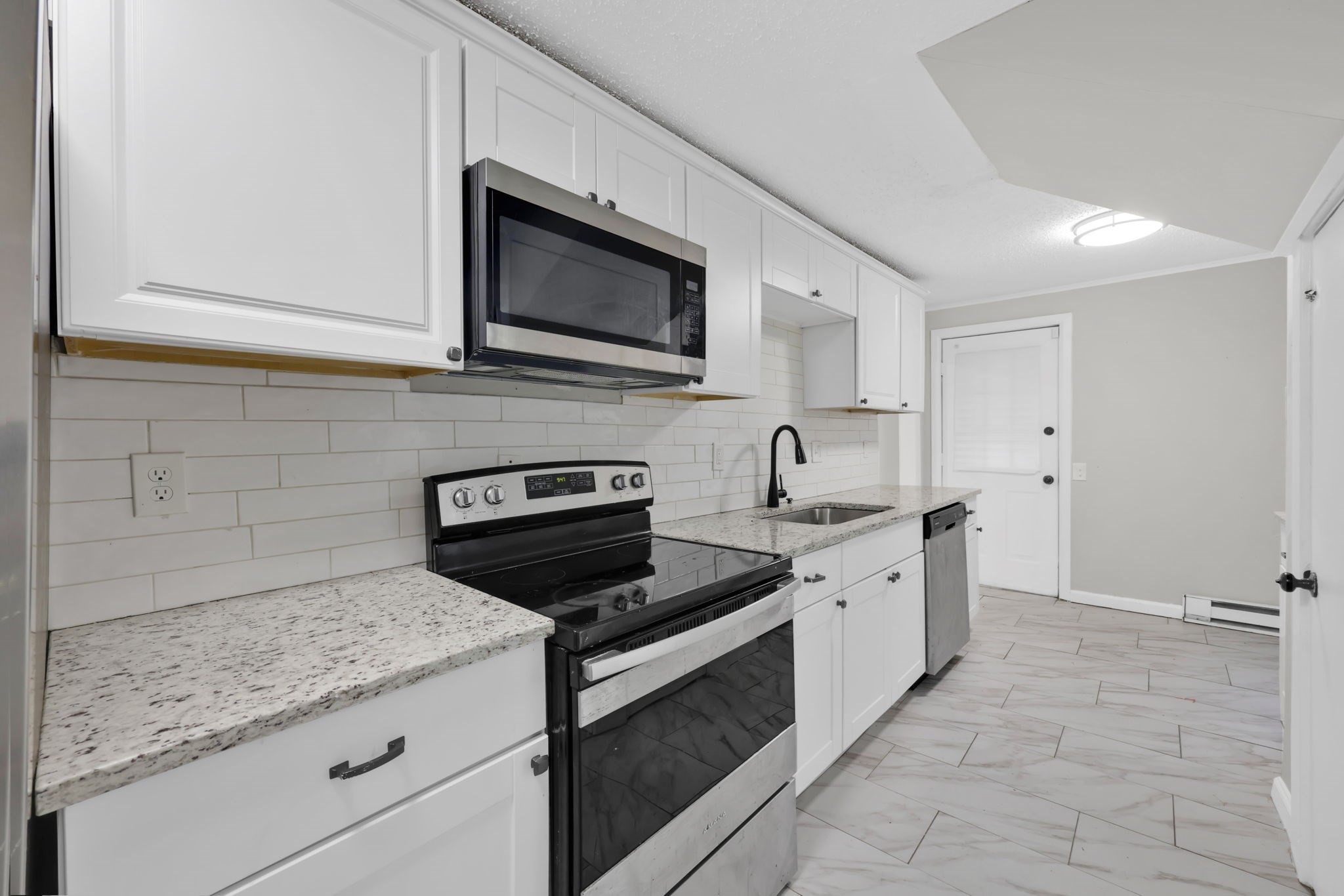 36 Emily St, Springfield, MA 01109 - Image 8