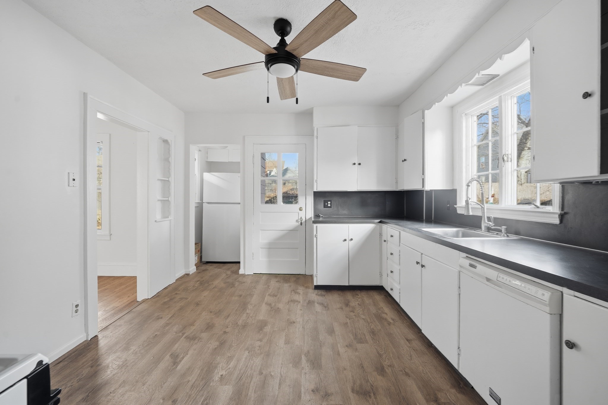 785 Dickinson St, Springfield, MA 01108 - Image 8