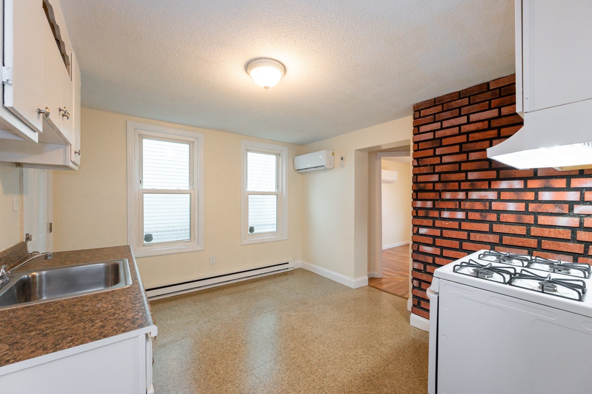 66 Perry St, Lowell, MA 01852 - Image 4