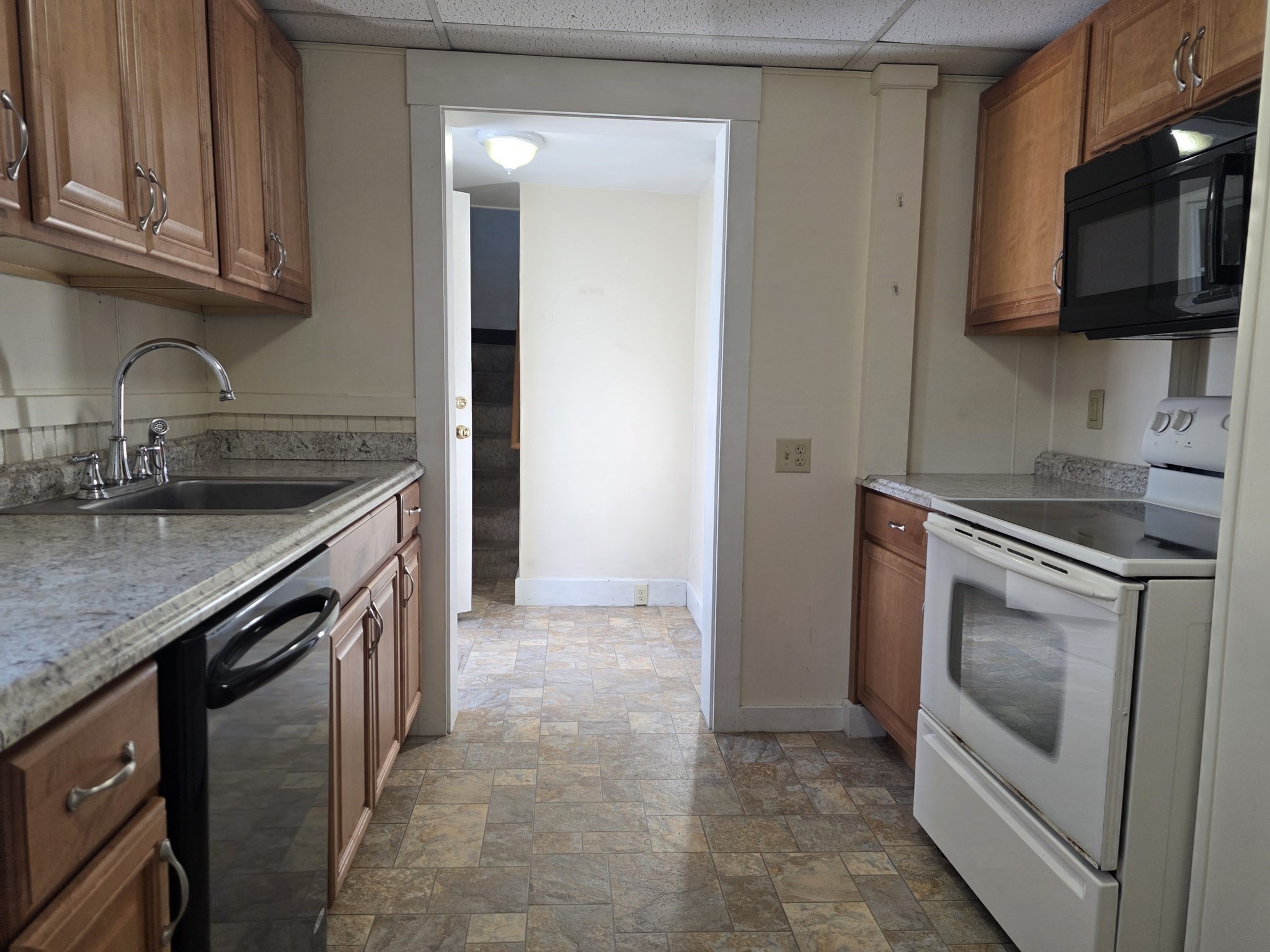 324 Chestnut St, Clinton, MA 01510 - Image 3