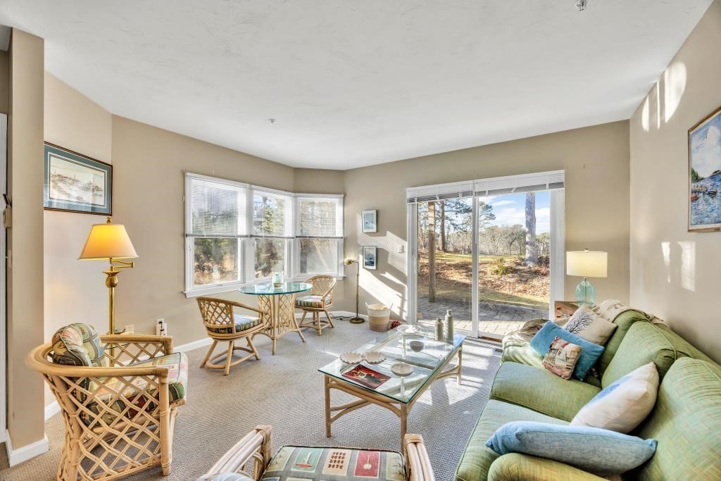 10 Oak Glen Village Unit 10, Yarmouth, MA 02675