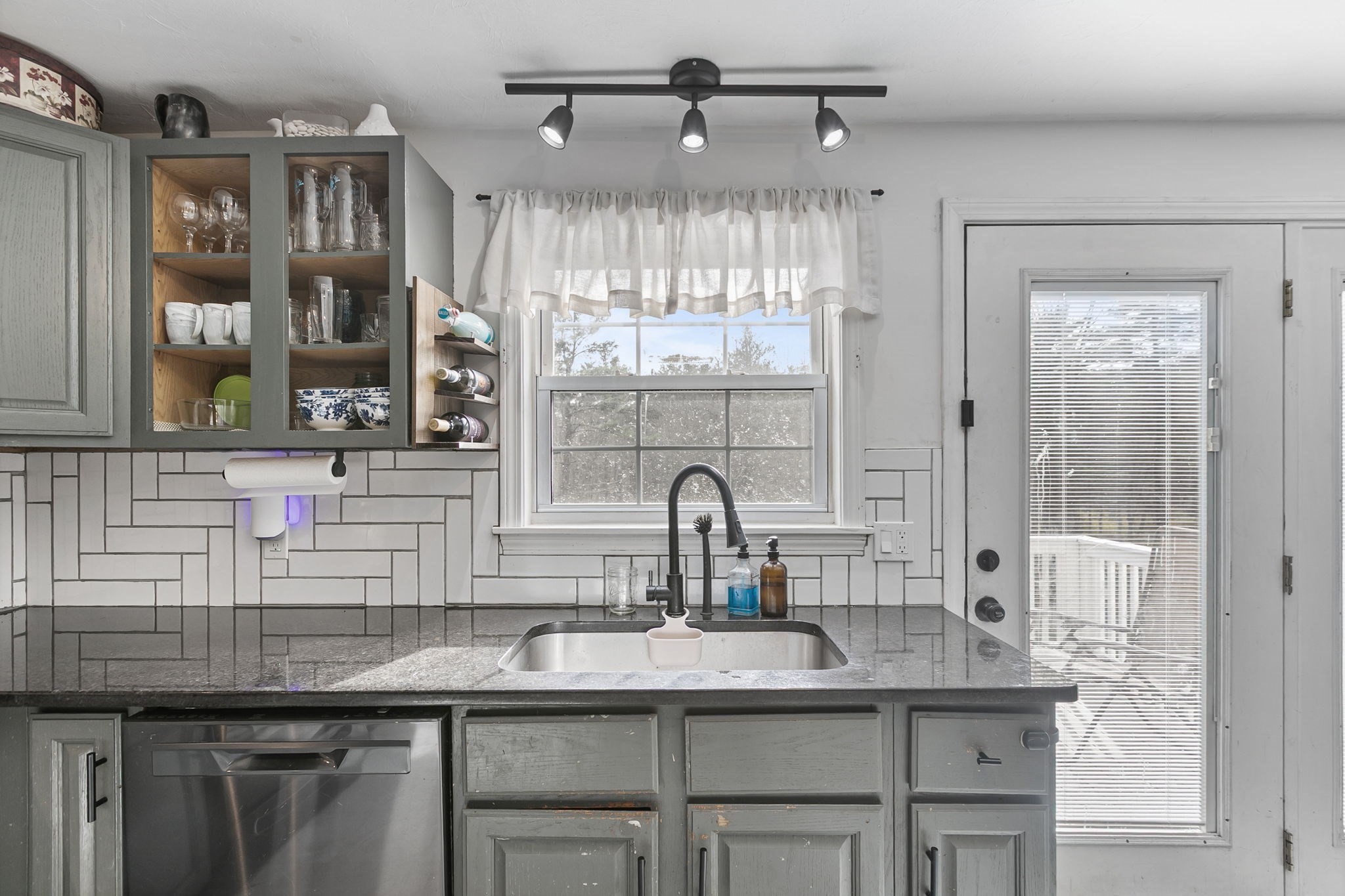 41 Willow Ln, Southbridge, MA 01550 - Image 9