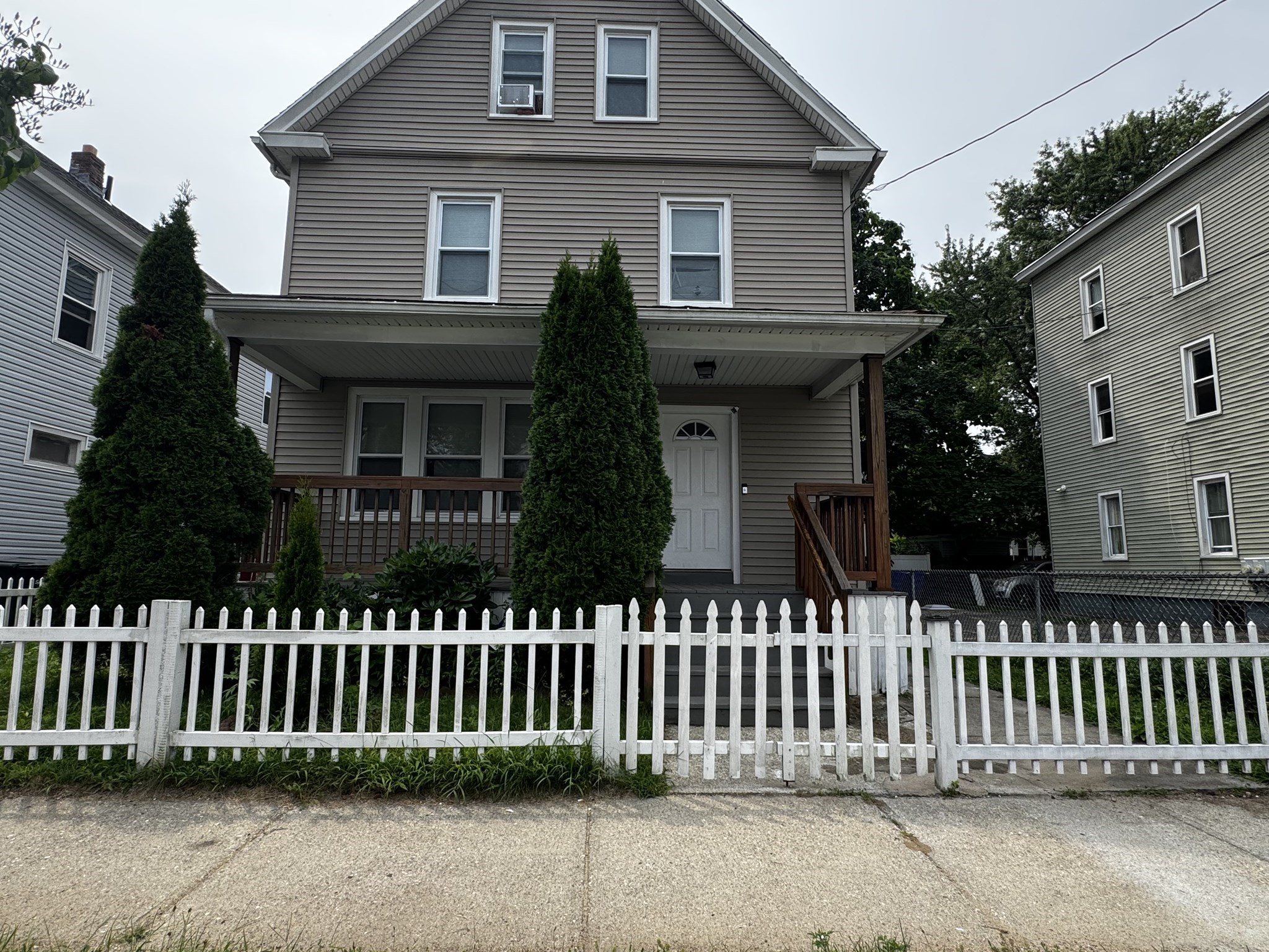 99 Wilmont St, Springfield, MA 01108